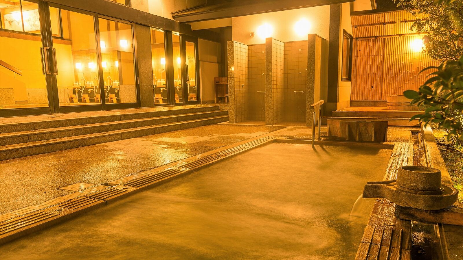 Large open-air bath
