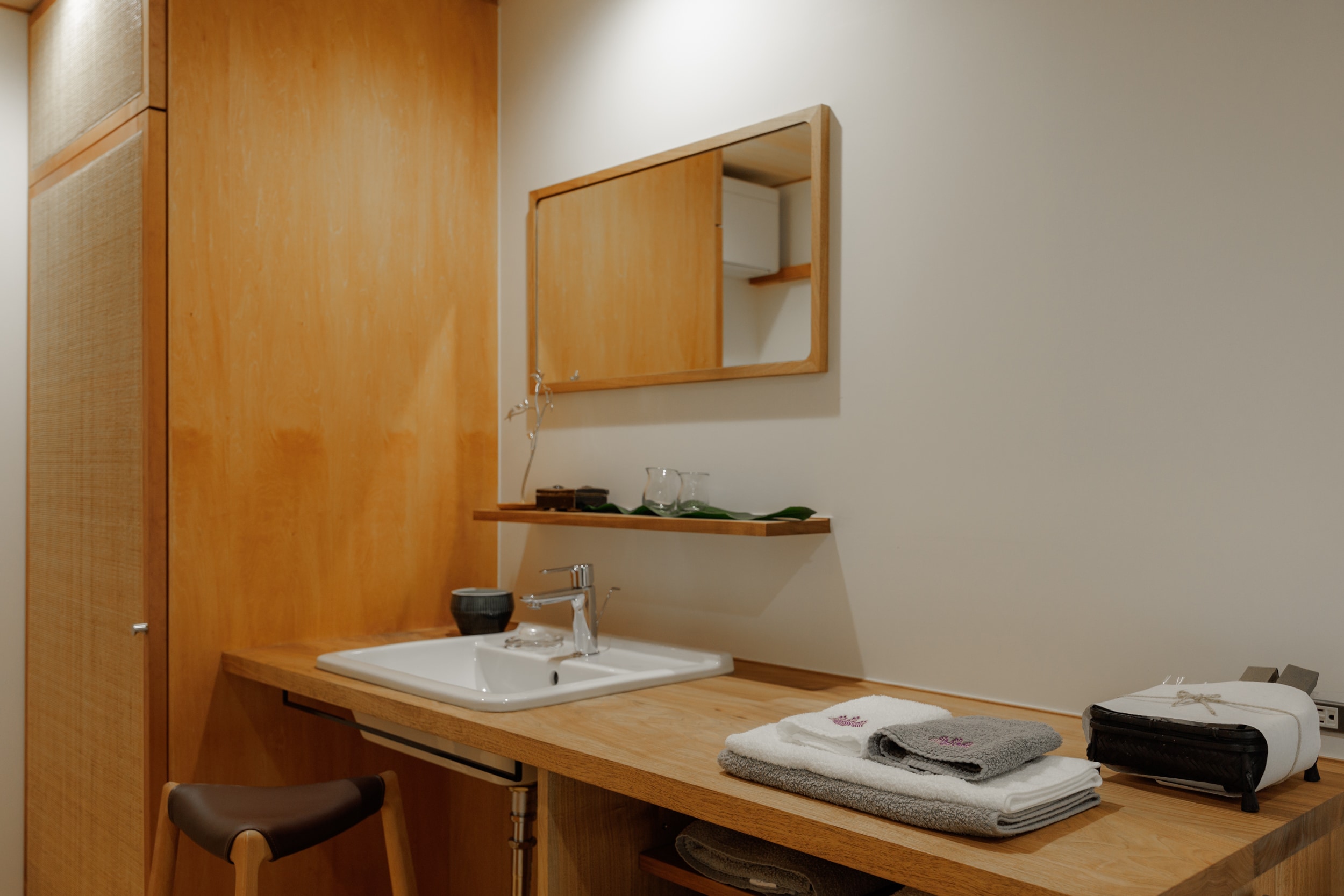 Omoya Washbasin