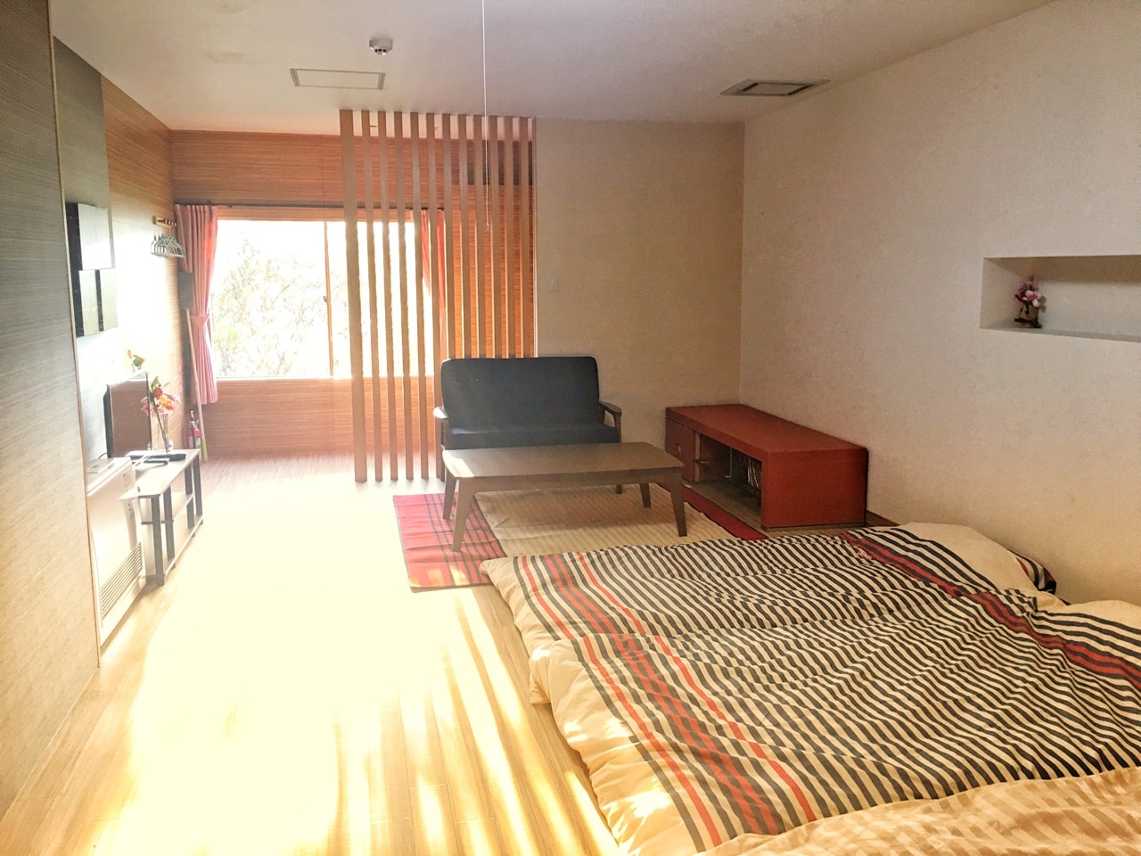 Large Japanese-style room for 4 to 5 people