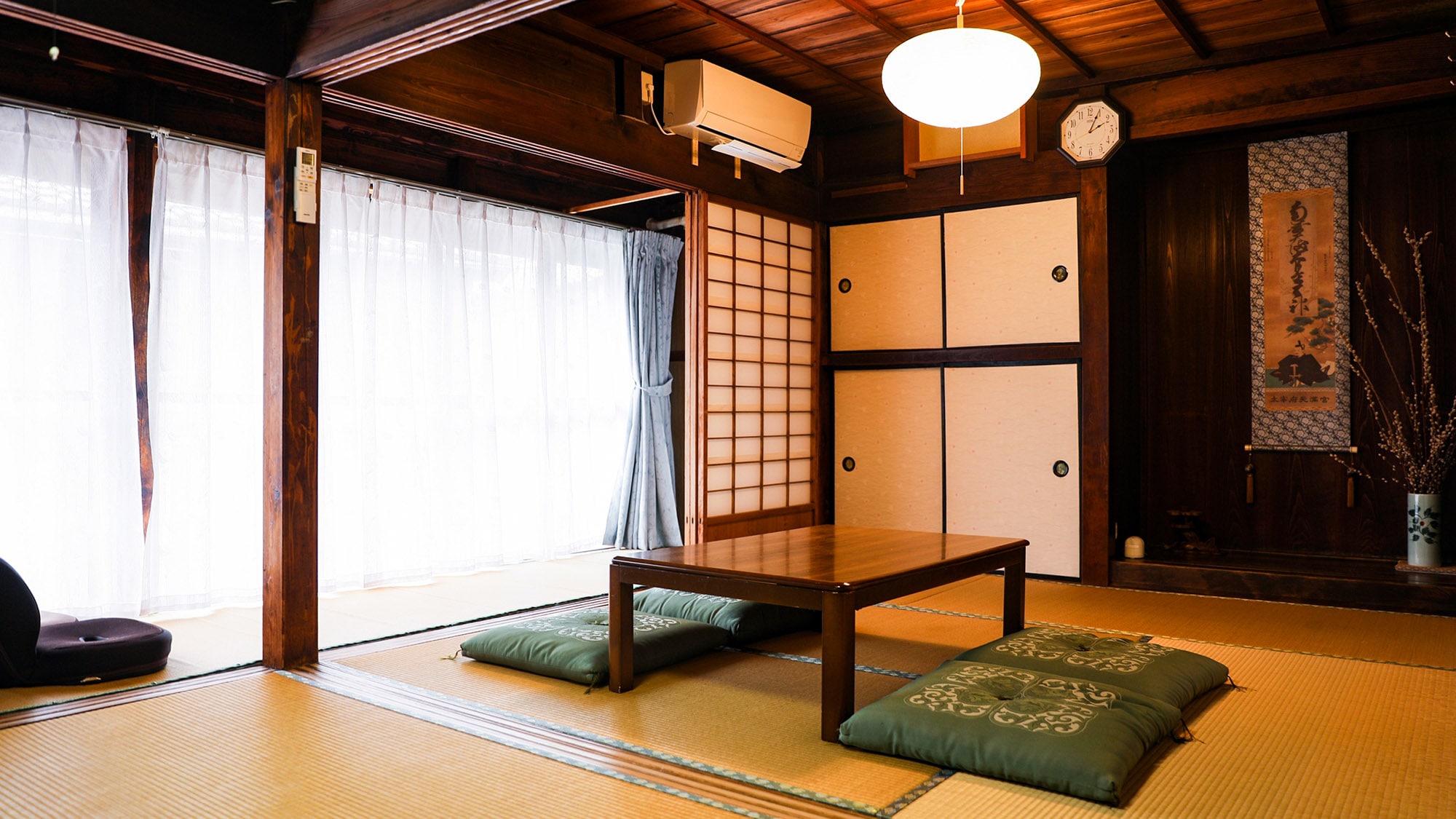 ・[Building A] A tasteful Japanese-style room with a veranda, shoji screens, and a tokonoma alcove