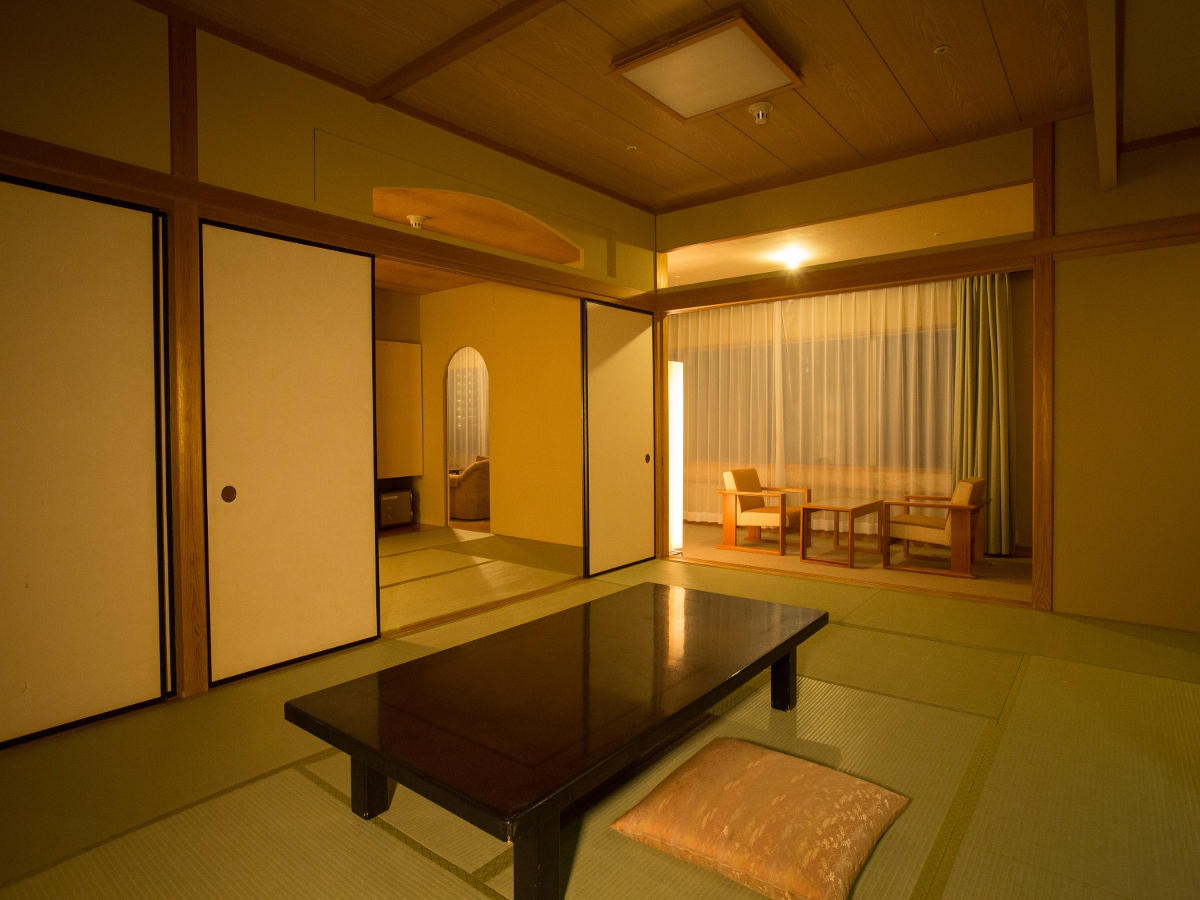 An example of two Japanese-style rooms in the annex