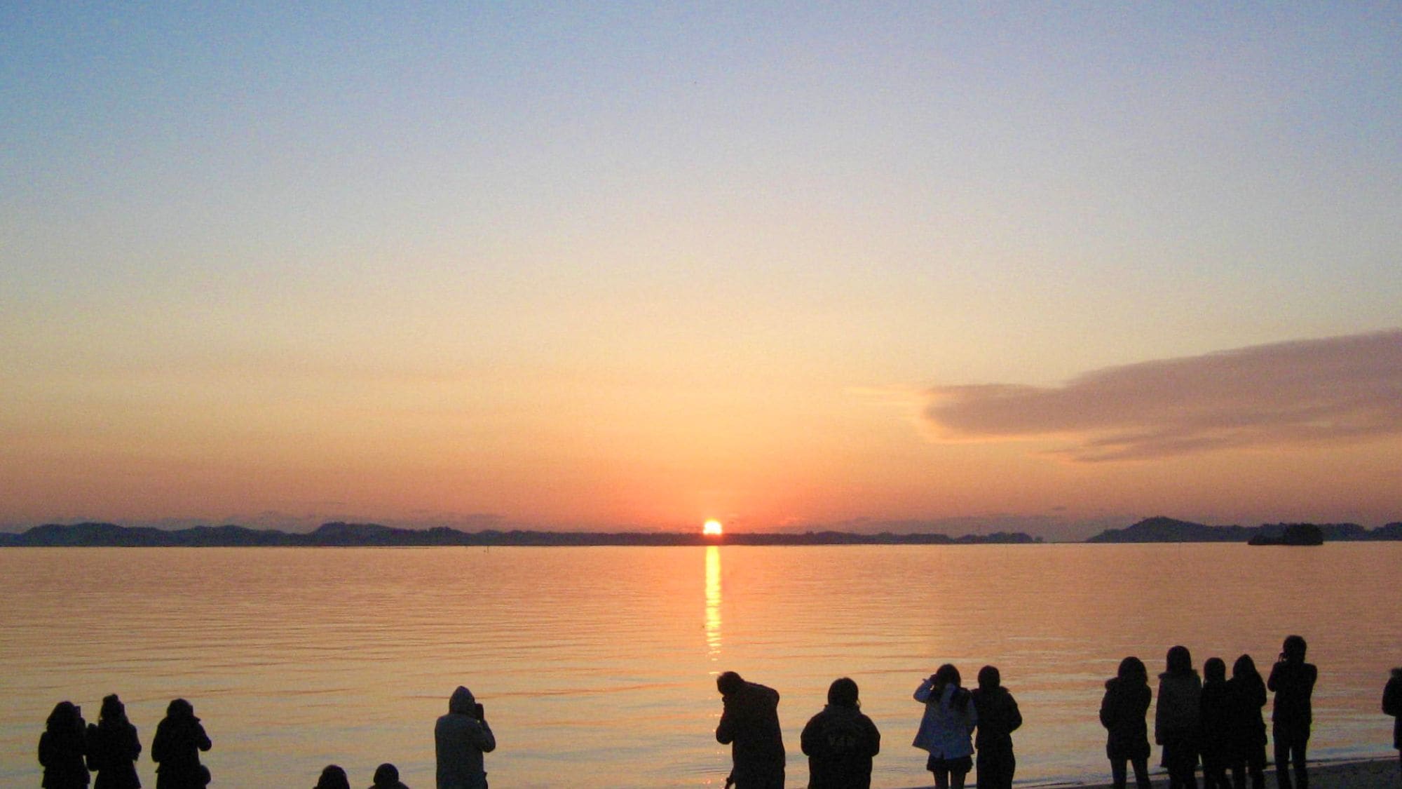 You can see the first sunrise of the year in Matsushima from Nobiru Coast and other coastlines and locations. Wishing you a wonderful year.