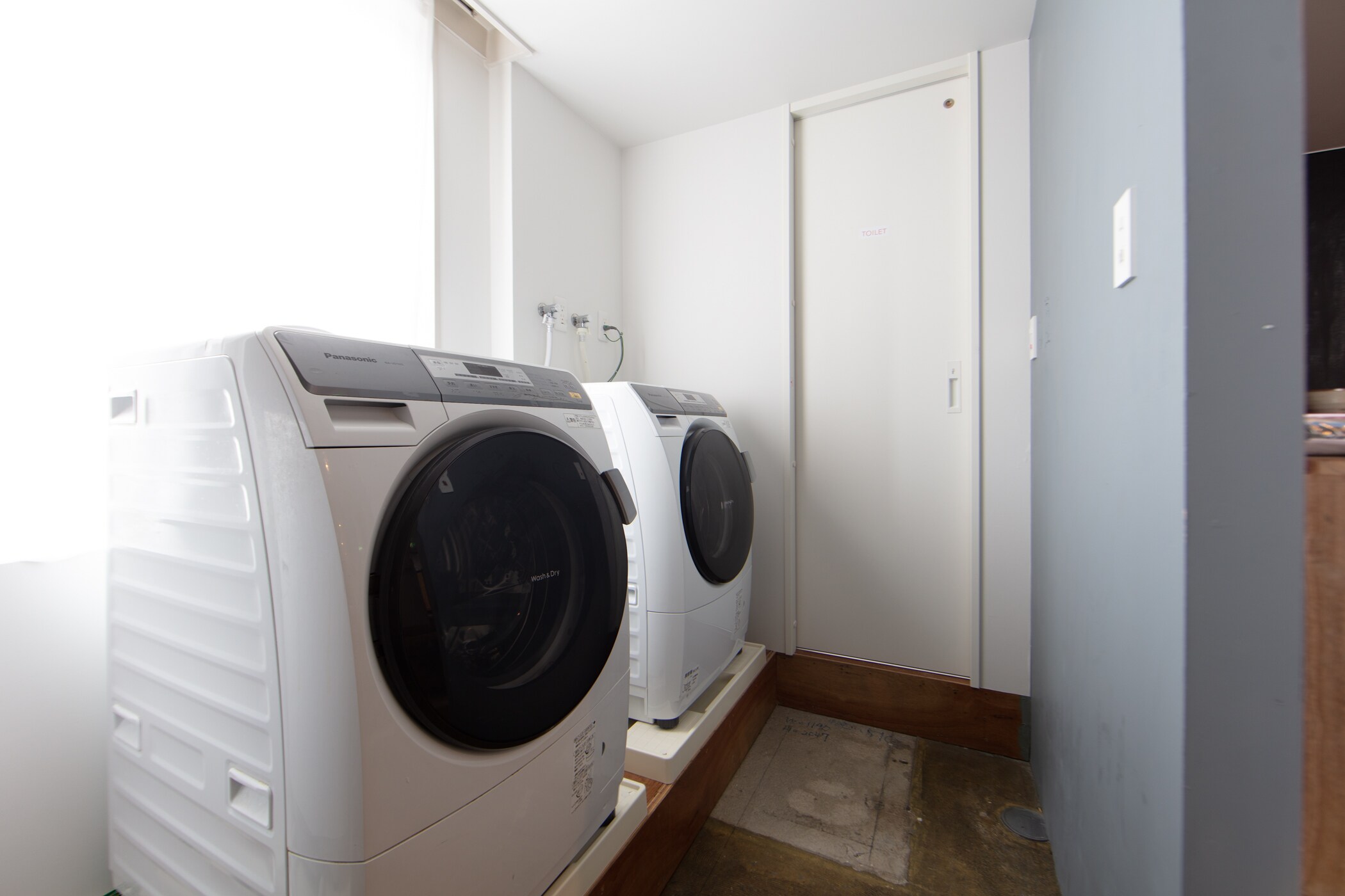 Coin laundry