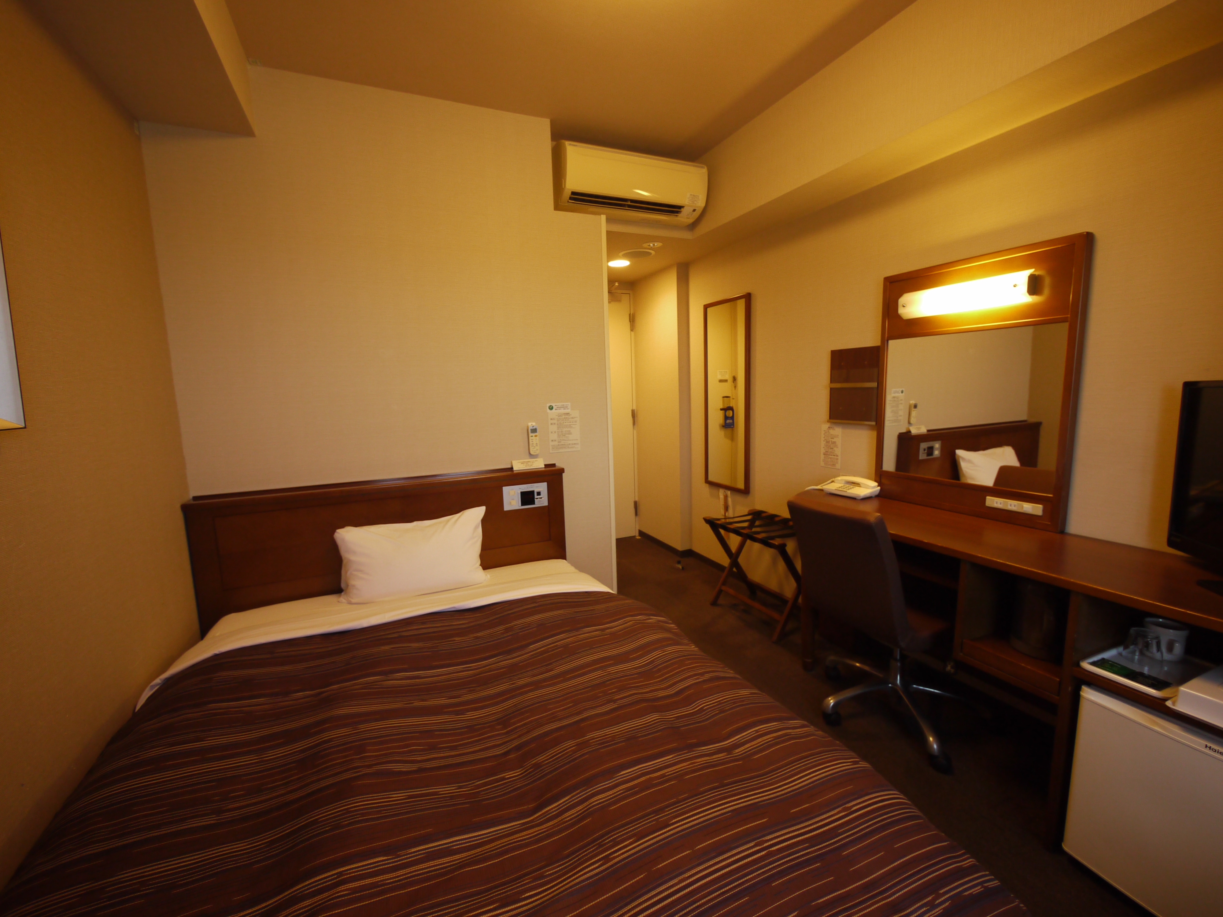 The single room also uses a semi-double bed so that customers can relax.