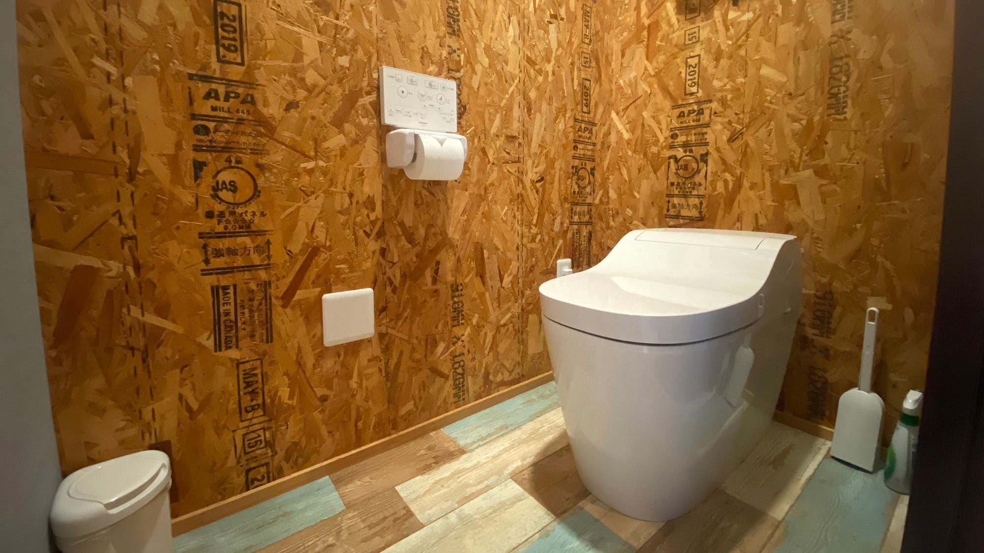 ・[Toilet] 1 toilet with a heated toilet seat