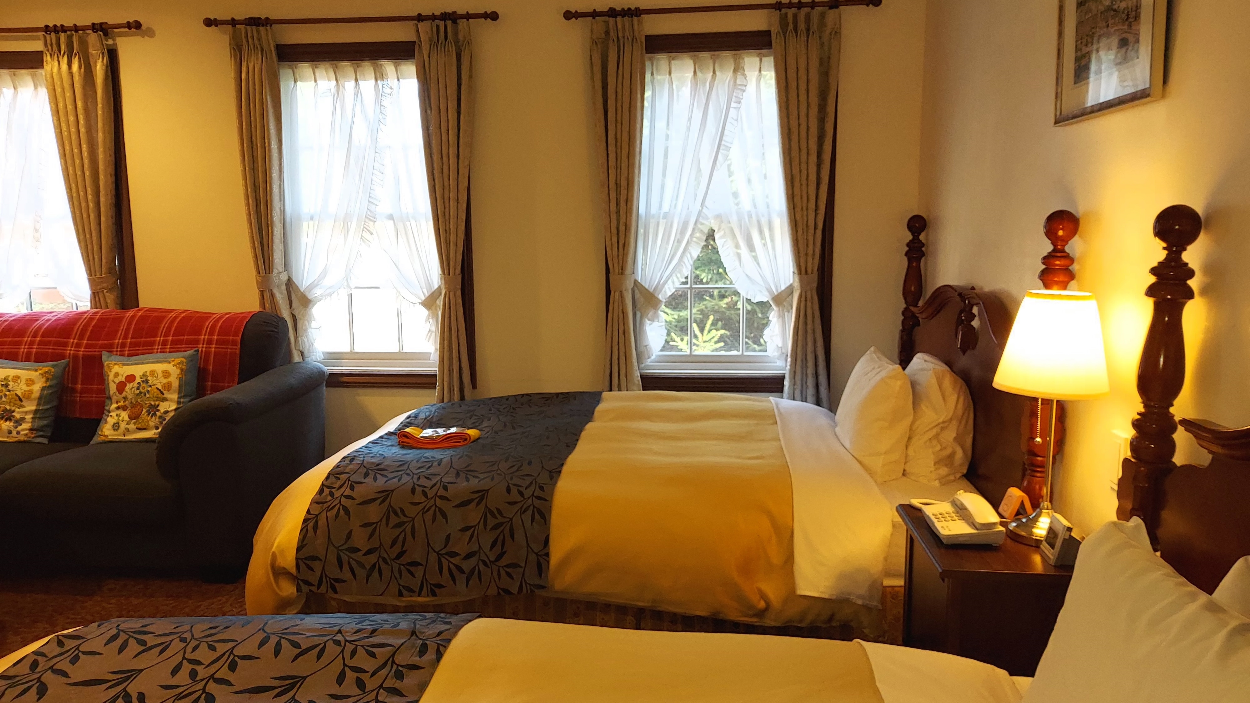 ●Twin room●A room surrounded by delicate and dainty antique furniture