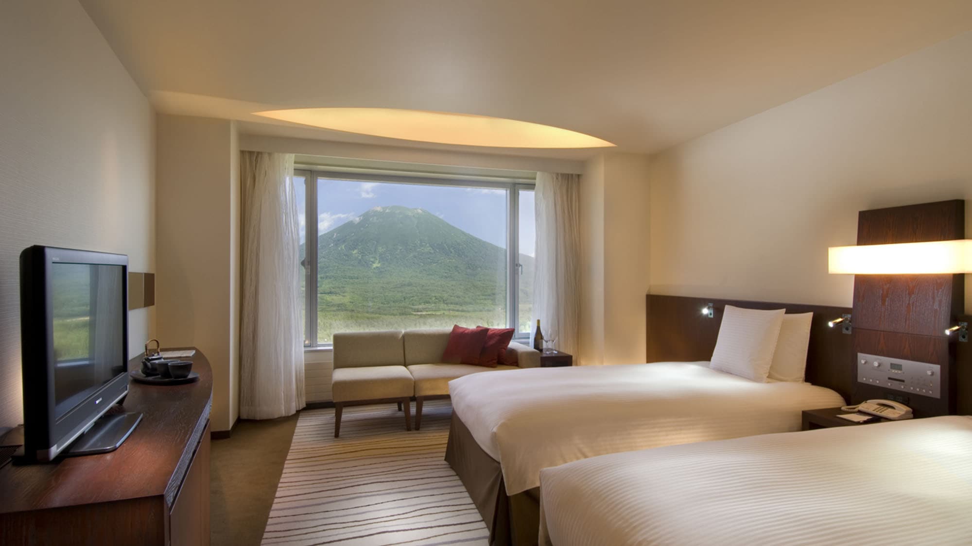 Deluxe Room Mt. Yotei View Twin (Summer)