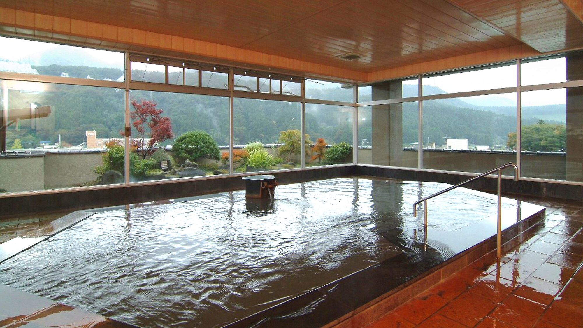 Observatory large communal bath