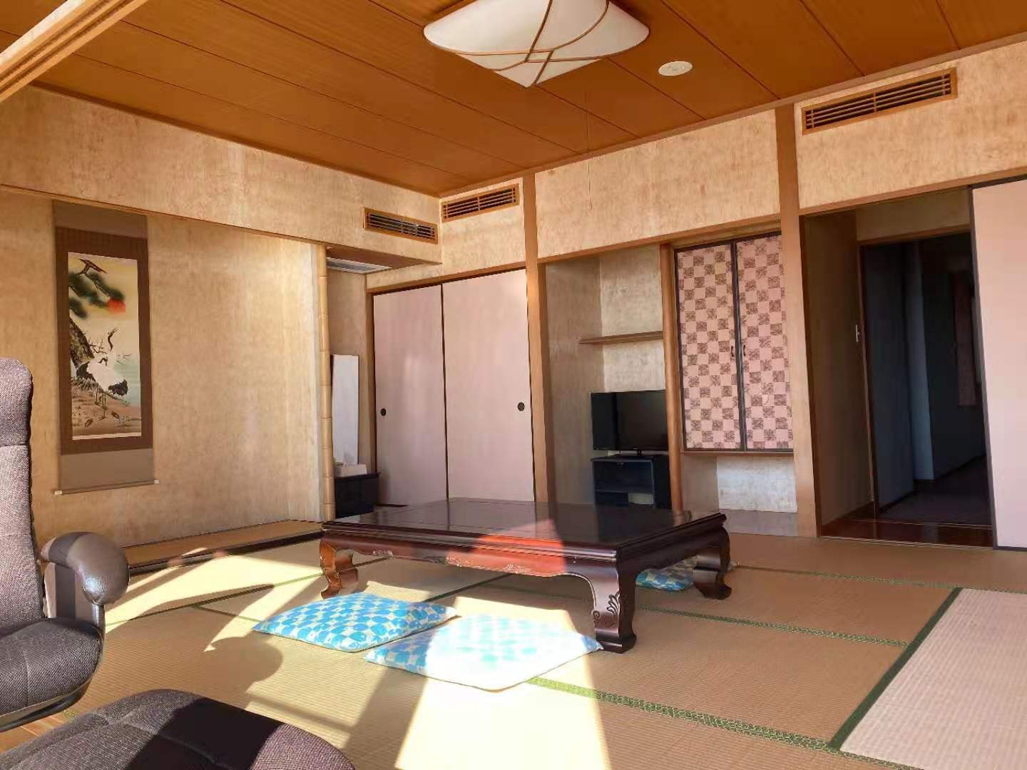 201 rooms