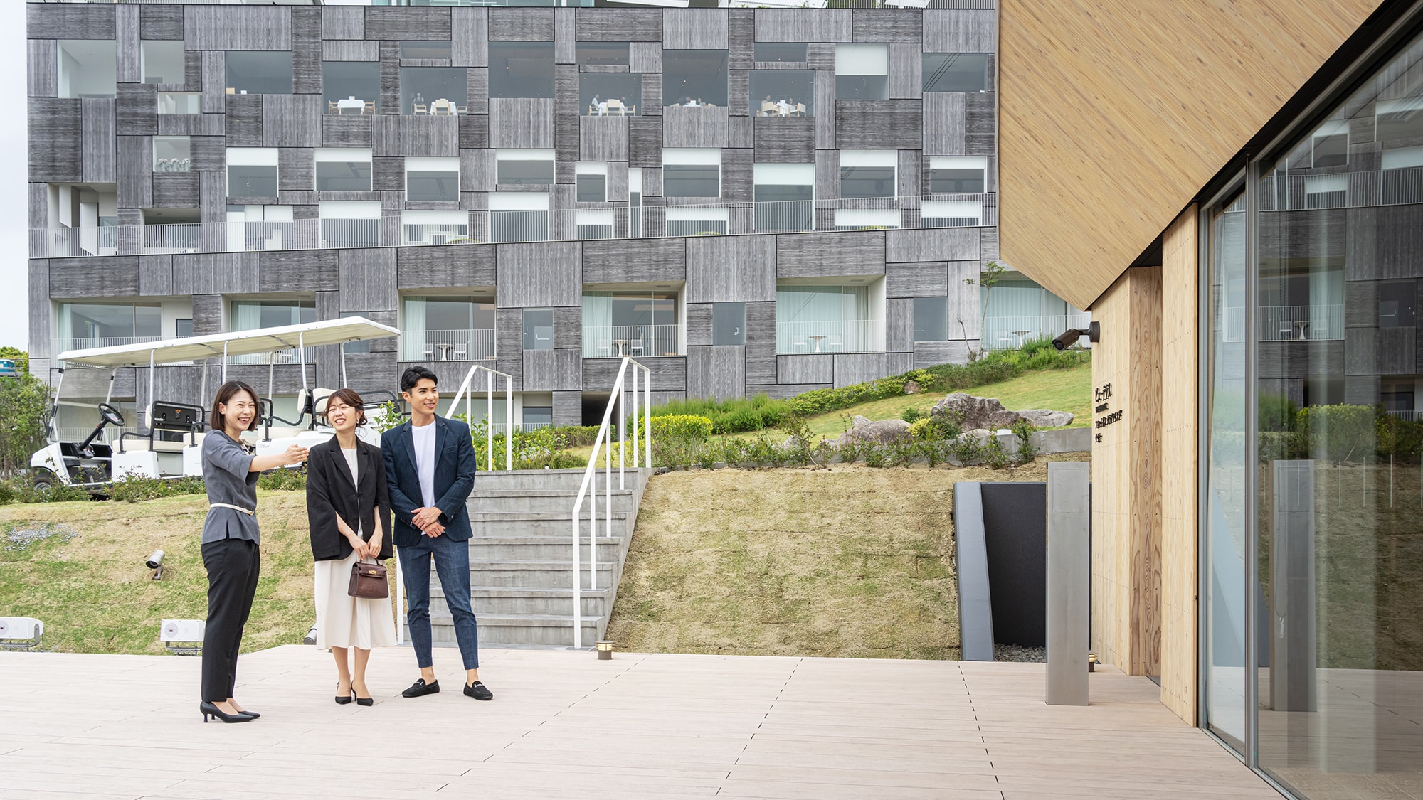 [Cart] When moving around the hotel, guests will be transported in a cart driven by hotel staff.