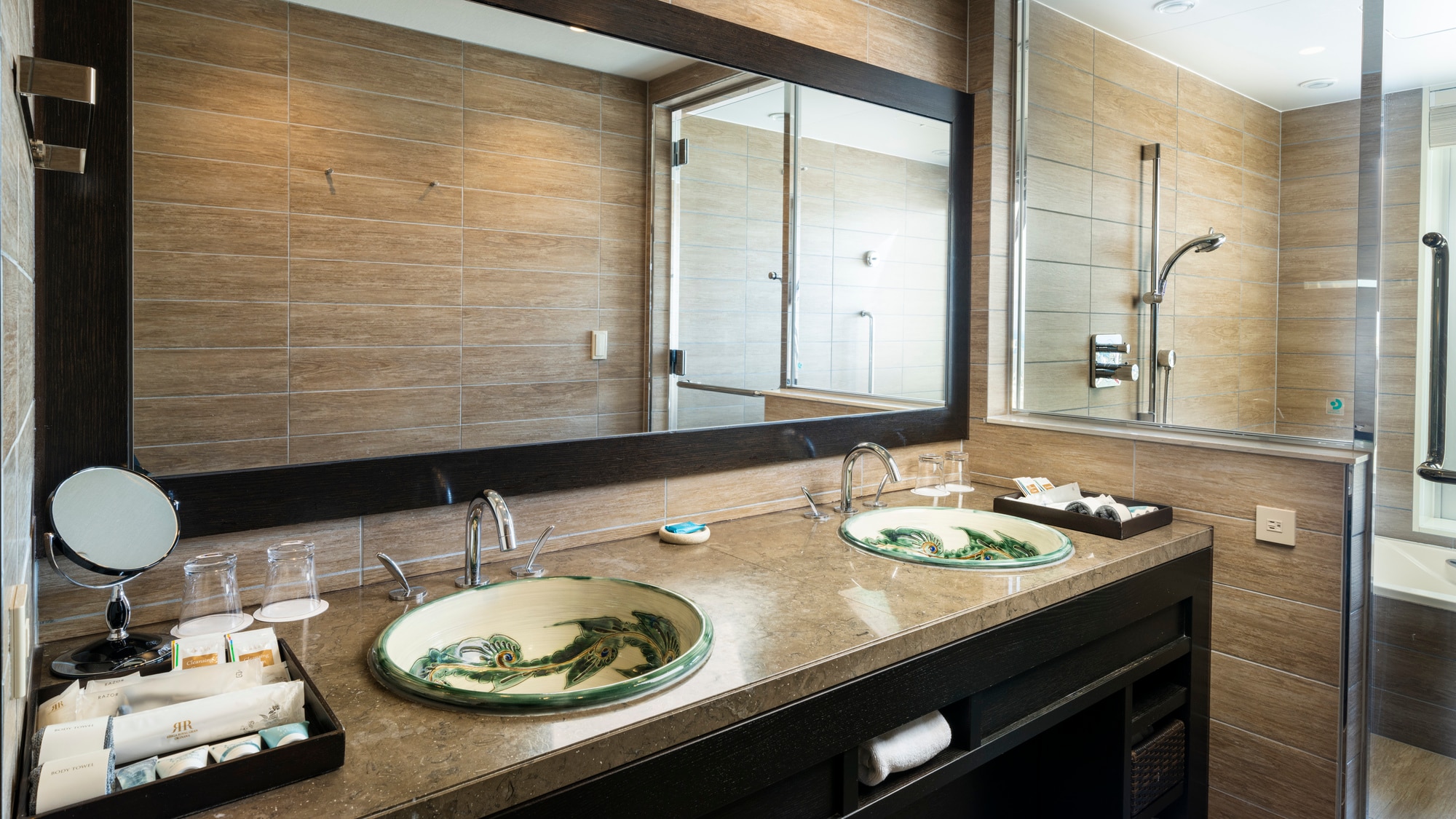 An example of Gran Suite bathroom (view bath type)