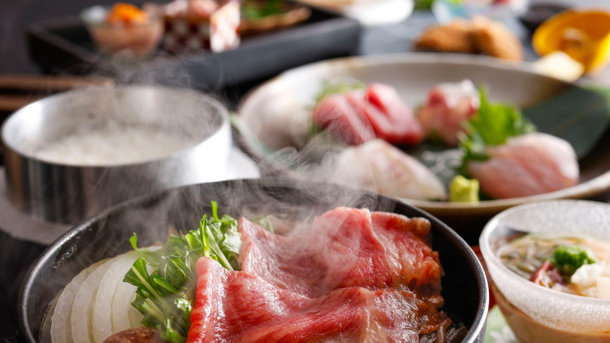 [Land's bounty banquet] Kumano beef sukiyaki and fresh fish sashimi from Katsuura fishing port tasting banquet