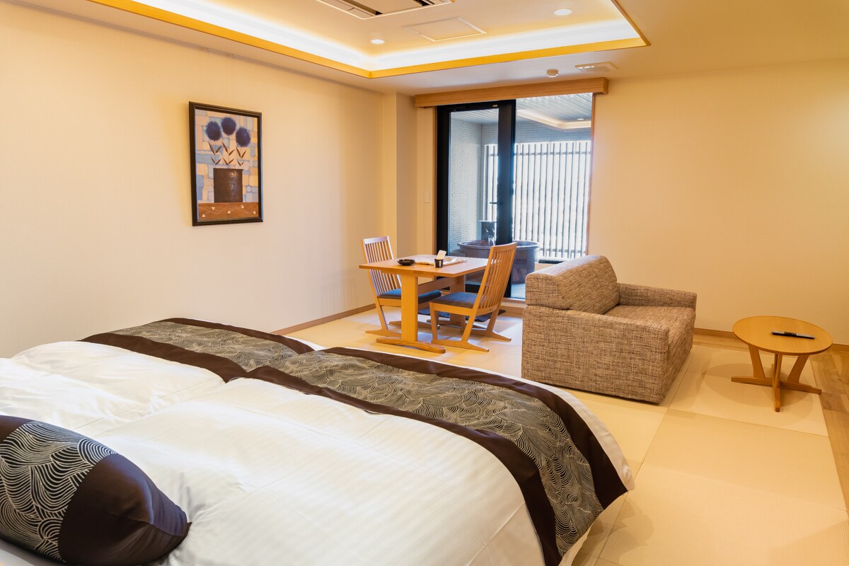 [503 Shikon] Japanese-modern Western-style twin room with open-air bath