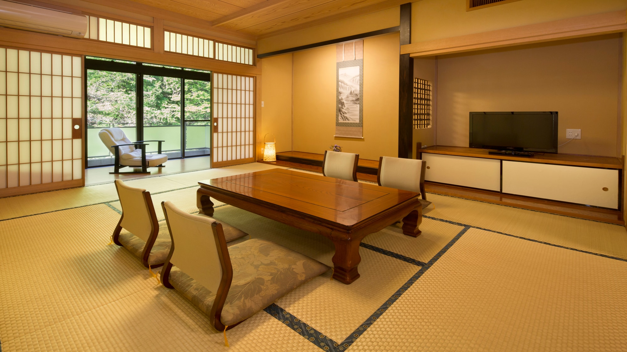 [2nd floor] 18 tatami Japanese-style room (10 tatami + 8 tatami) (waterfall/fan)