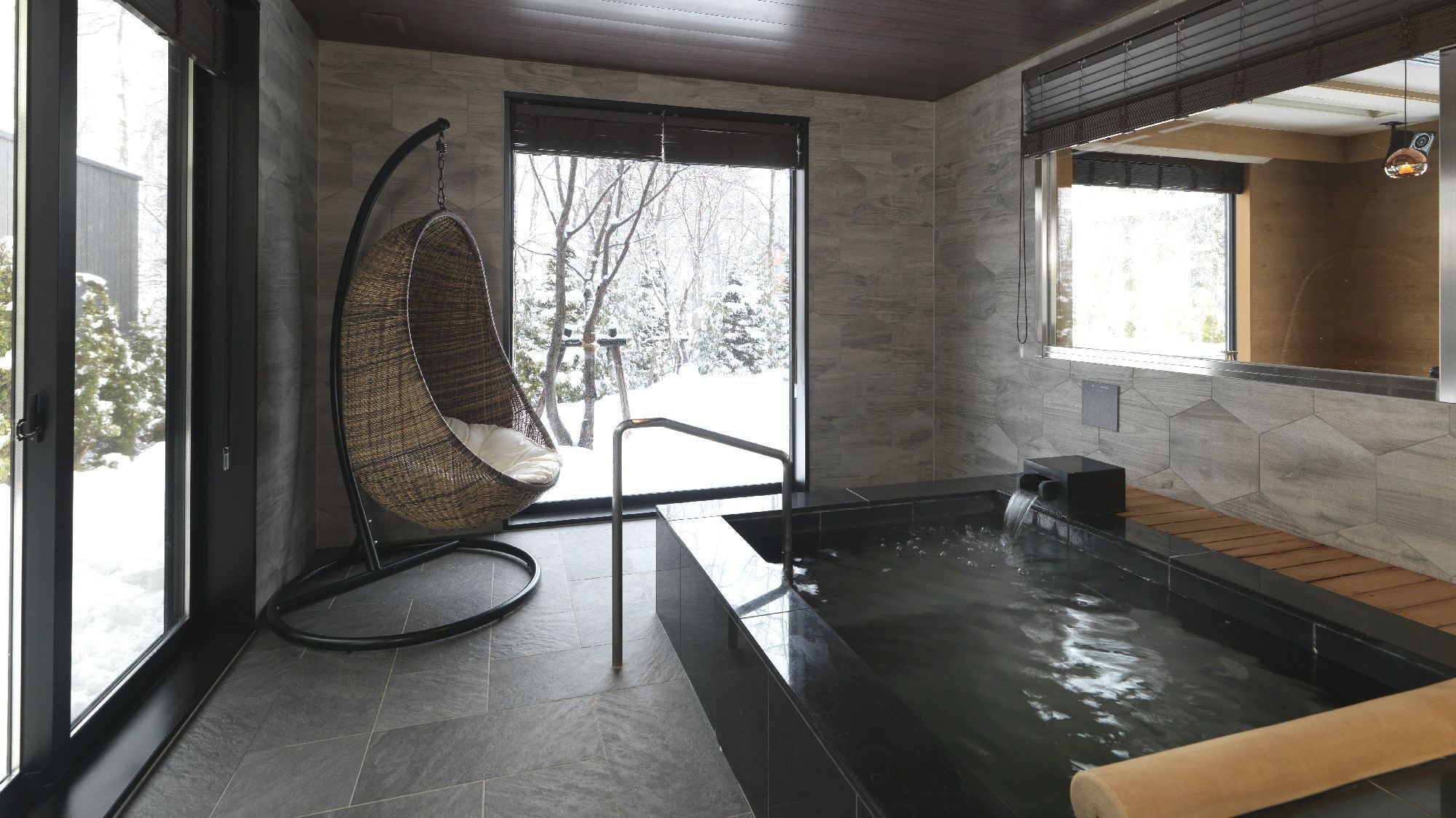 ◆ Twin room with spa living room (winter) / Spa room with a feeling of liberation. Take a bath while gazing at the snowy scenery (an example of a guest room)