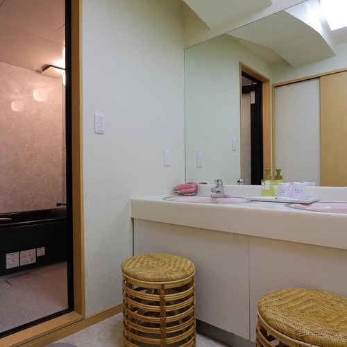 Easy morning preparation with a double sink washbasin ♪