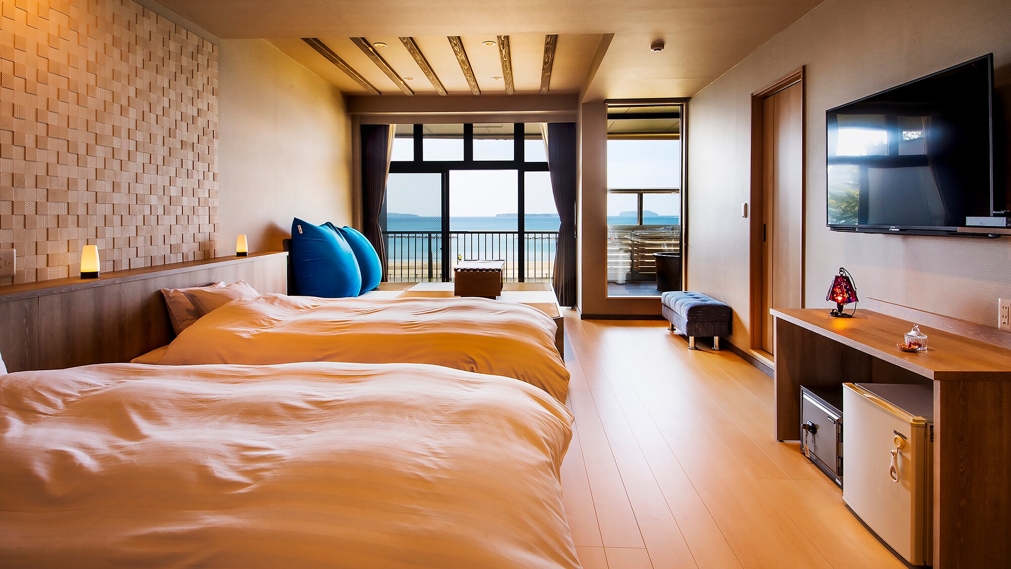 [Japanese-Western room with ocean view and semi-open-air bath]