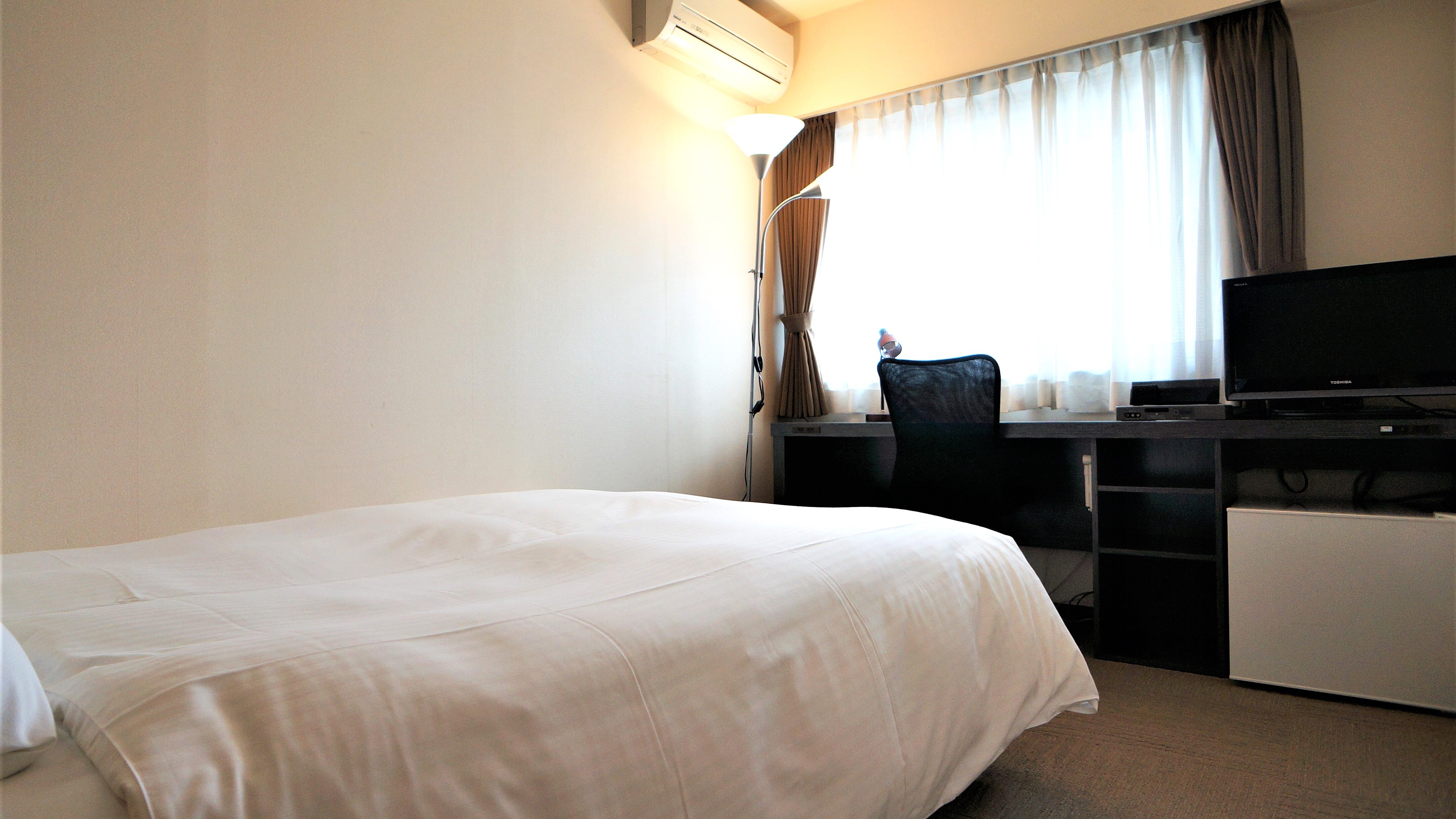 Single/Semi-double (2 people can share one bed)
