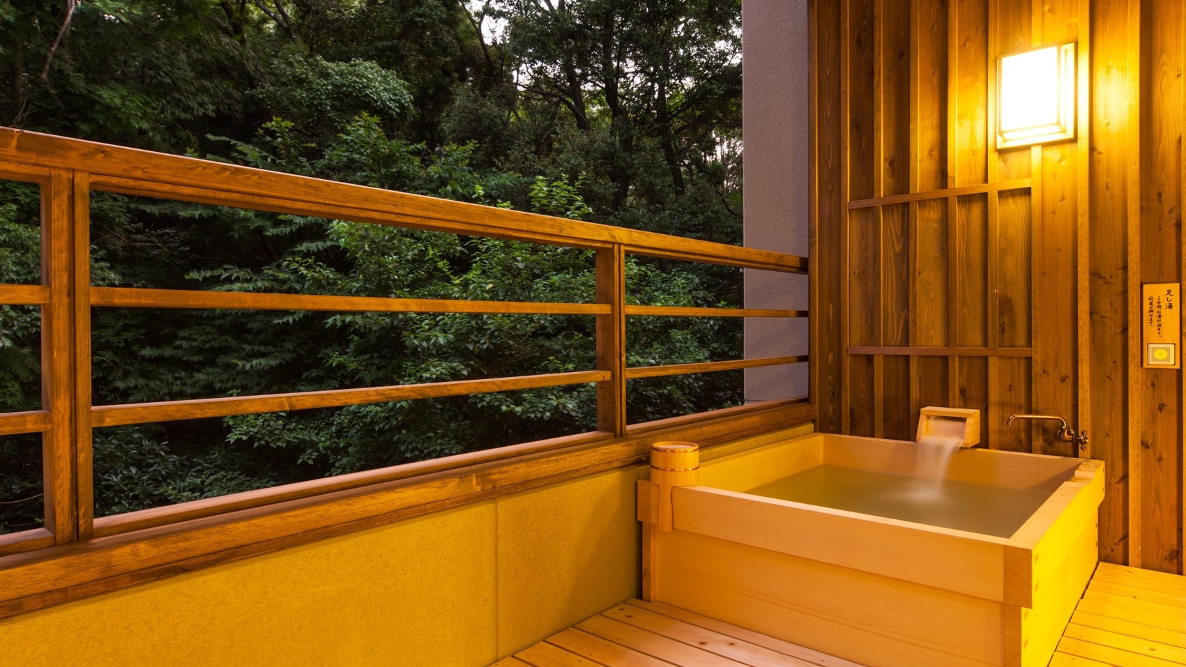 Guest room open-air bath
