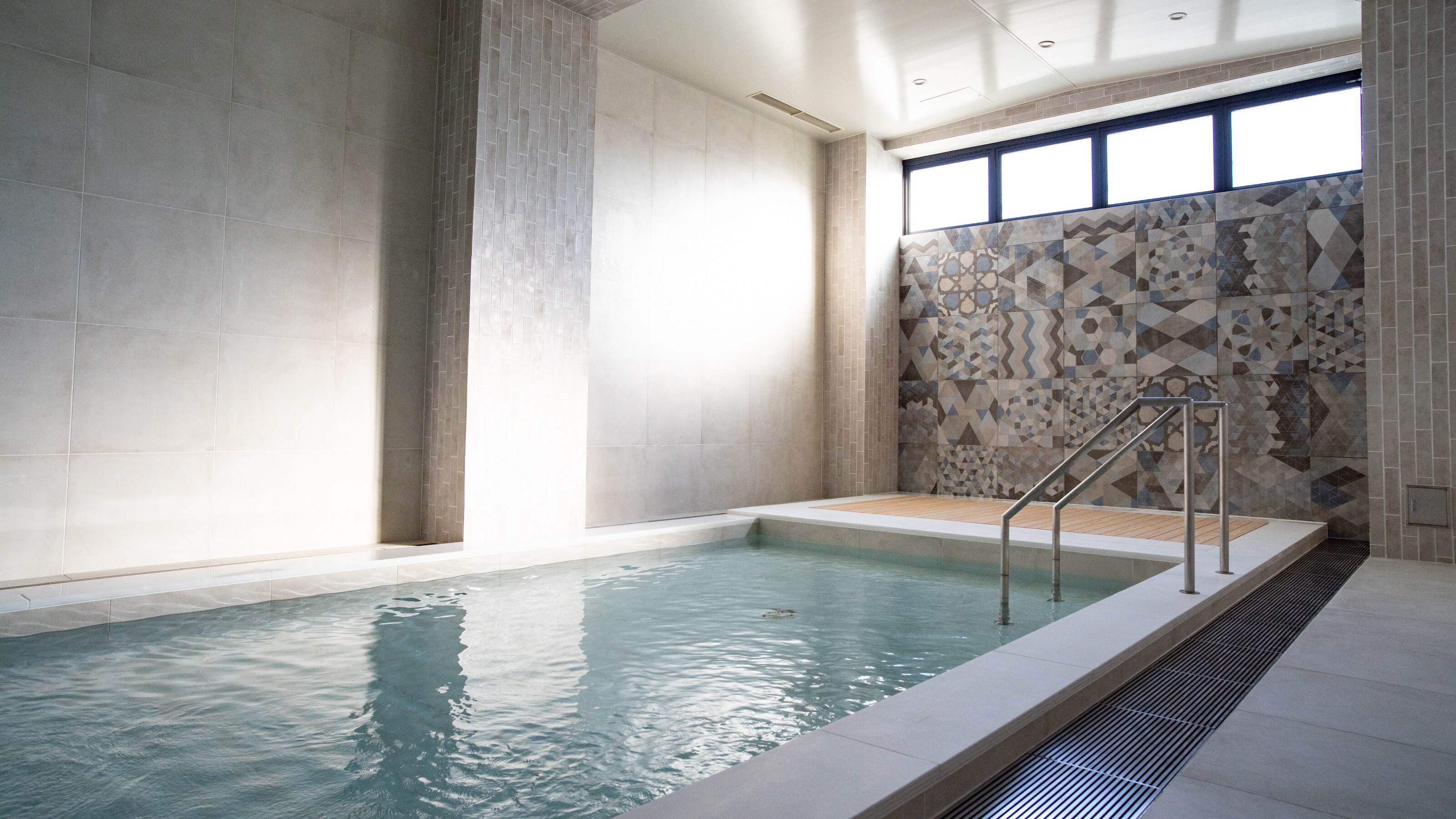 Large public bath for women