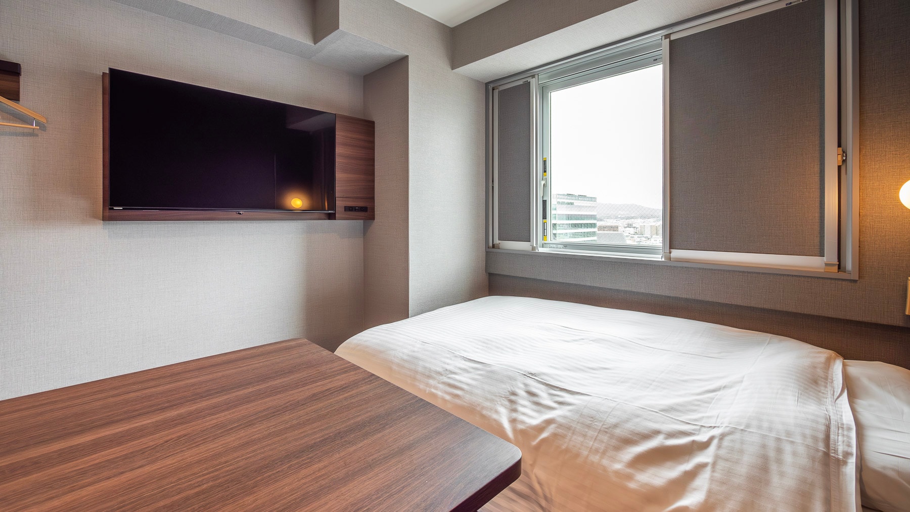You can relax in the spacious bed.
