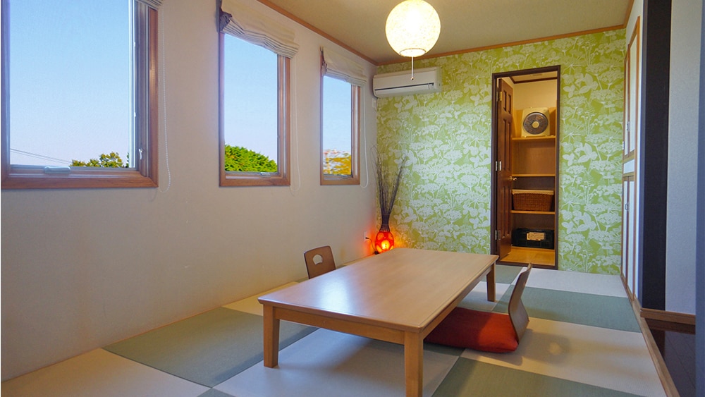[Phòng Nhật - Tây tầng 1] Không gian rộng rãi với hơn 20 tấm chiếu tatami. Có phòng ngủ đôi và phòng theo phong cách Nhật Bản với chiếu tatami Ryukyu.
