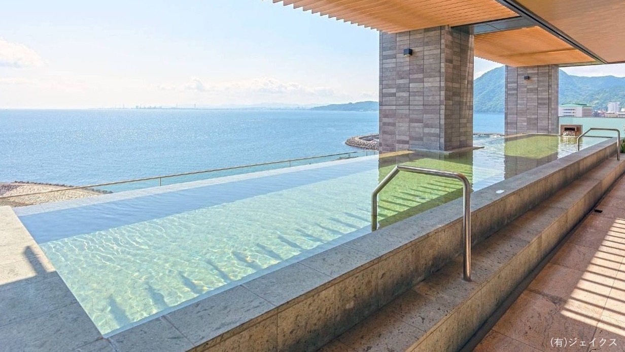 Infinity open-air bath