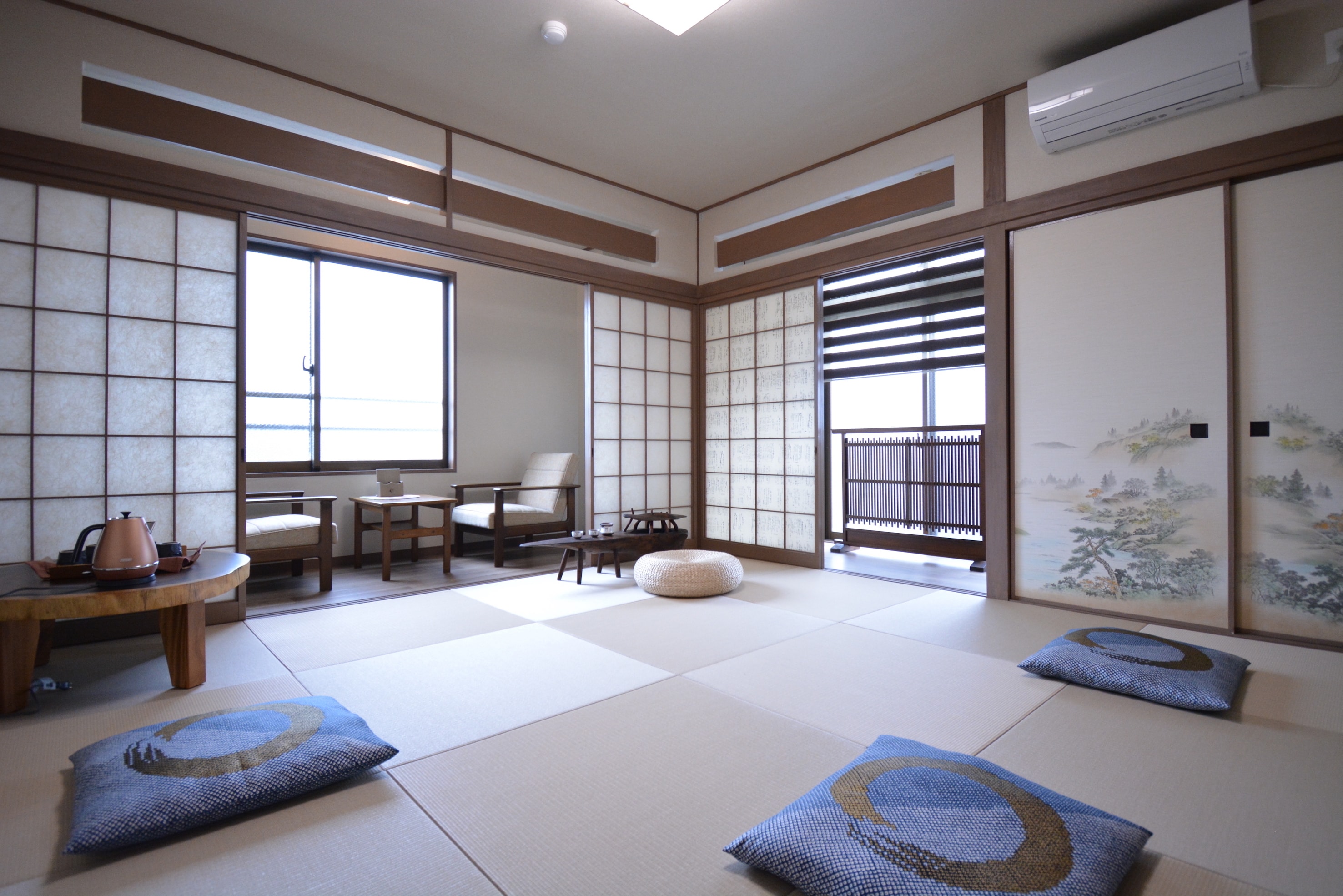 Room 201 [Capacity 1 to 3 people]