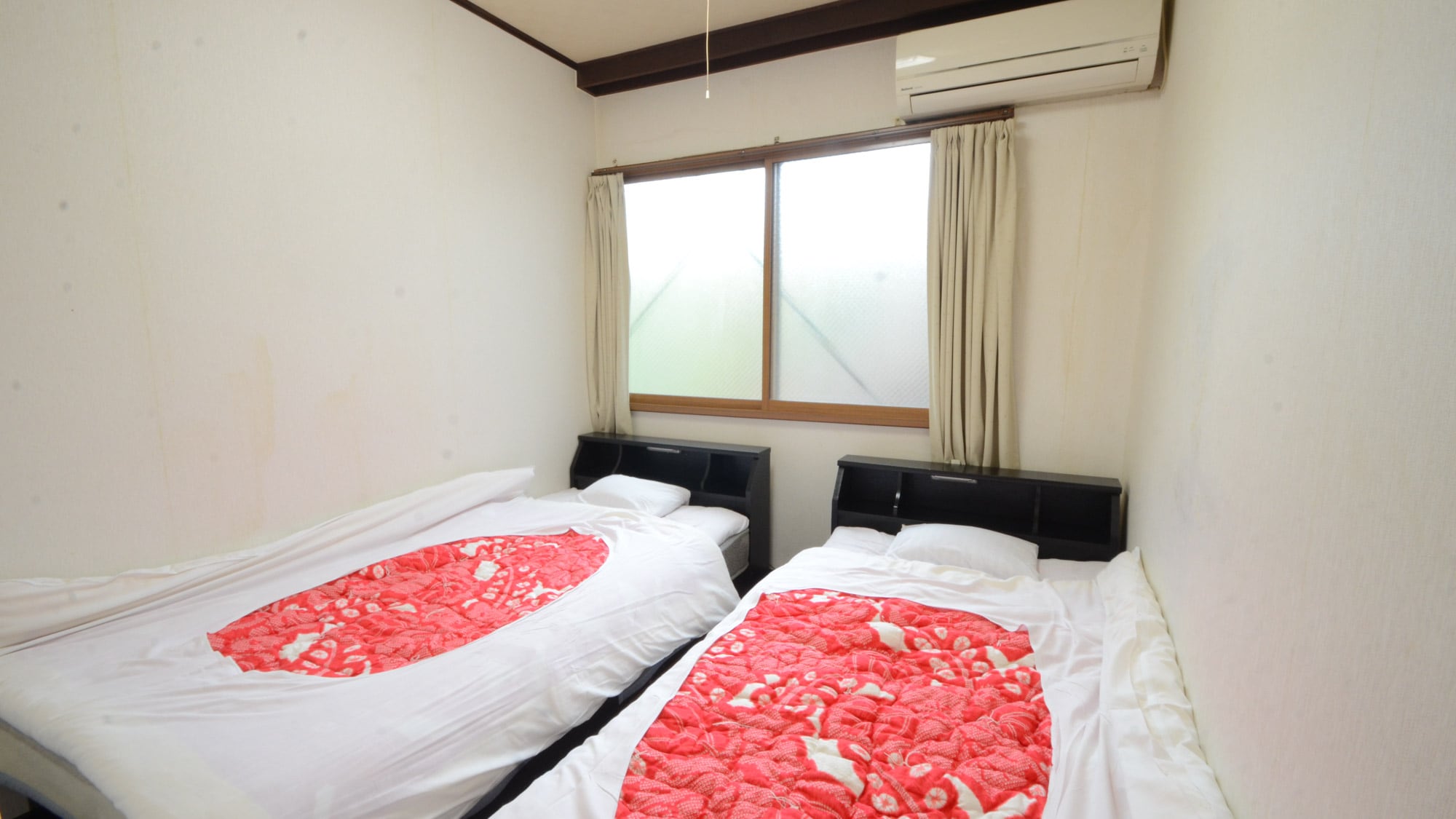 * [Example of a Western-style room] Please make yourself comfortable.