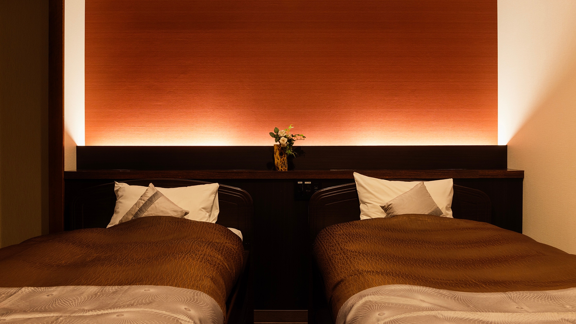[Lake view] Japanese-Western style superior twin room <New guest room>