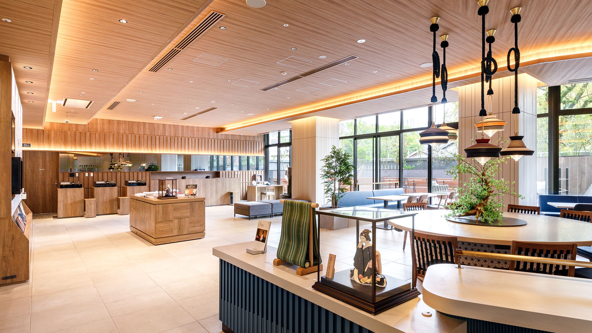 2F: Lobby