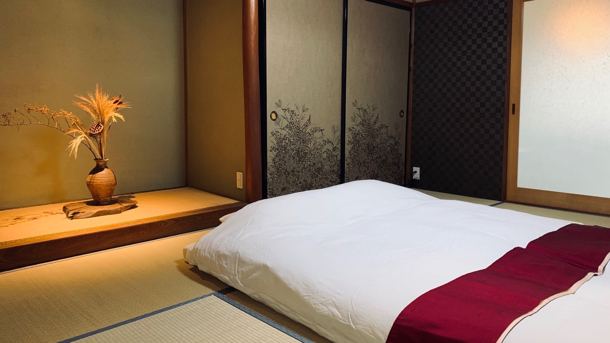 1st floor, 6-tatami Japanese-style room, accommodating 1-3 people
