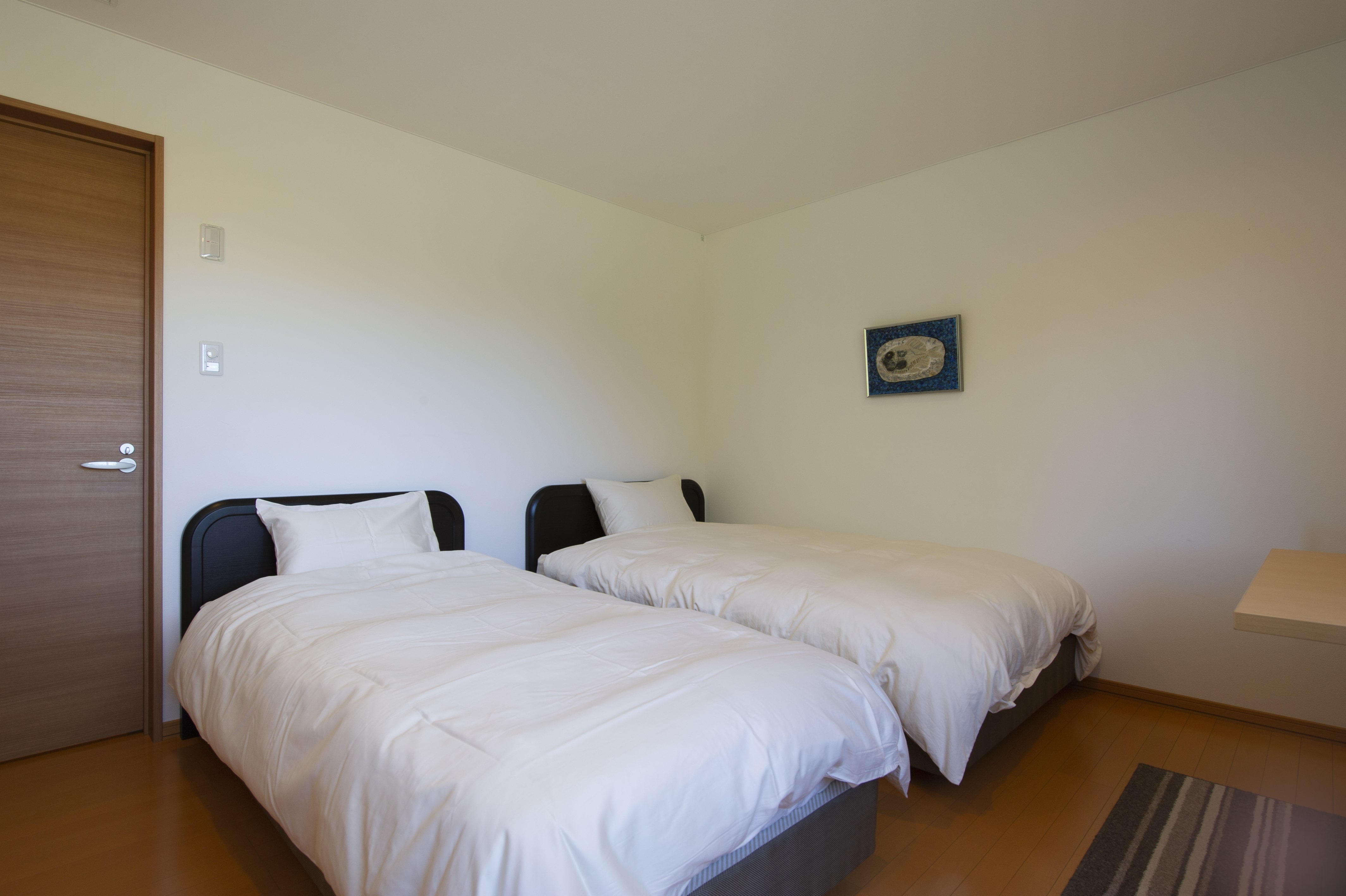 Superior Twin, Junior Suite