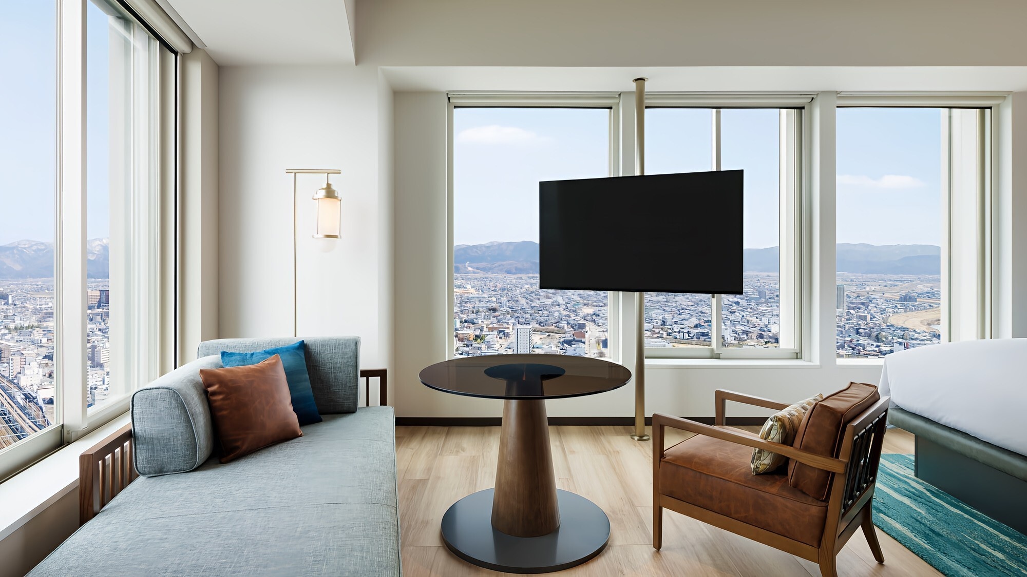 ■Corner Room/A 38m2 corner room with one king-size bed. Enjoy the view to your heart's content.
