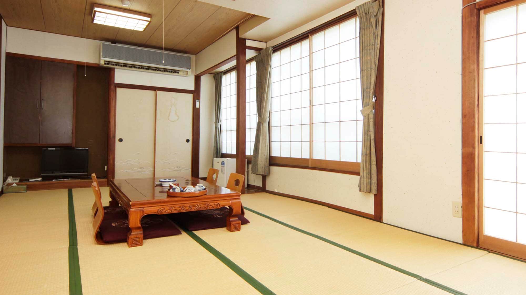 Yuri no Ma (12 tatami mats)