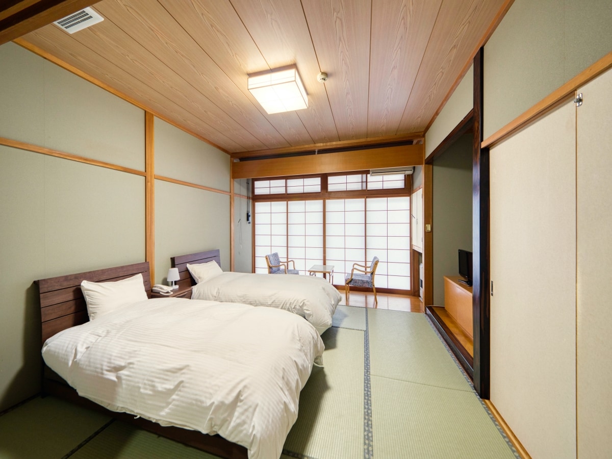 [Guest room] {Non-smoking Japanese-style room with bed}