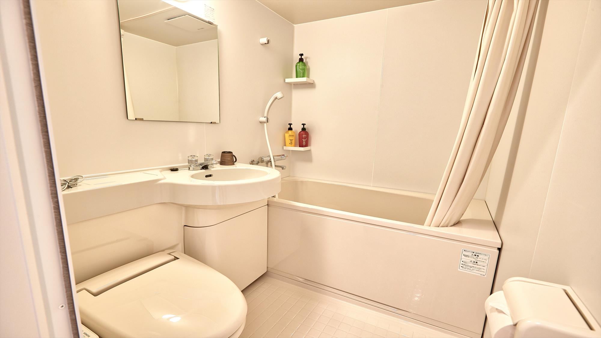 Standard double [1K] bathroom.