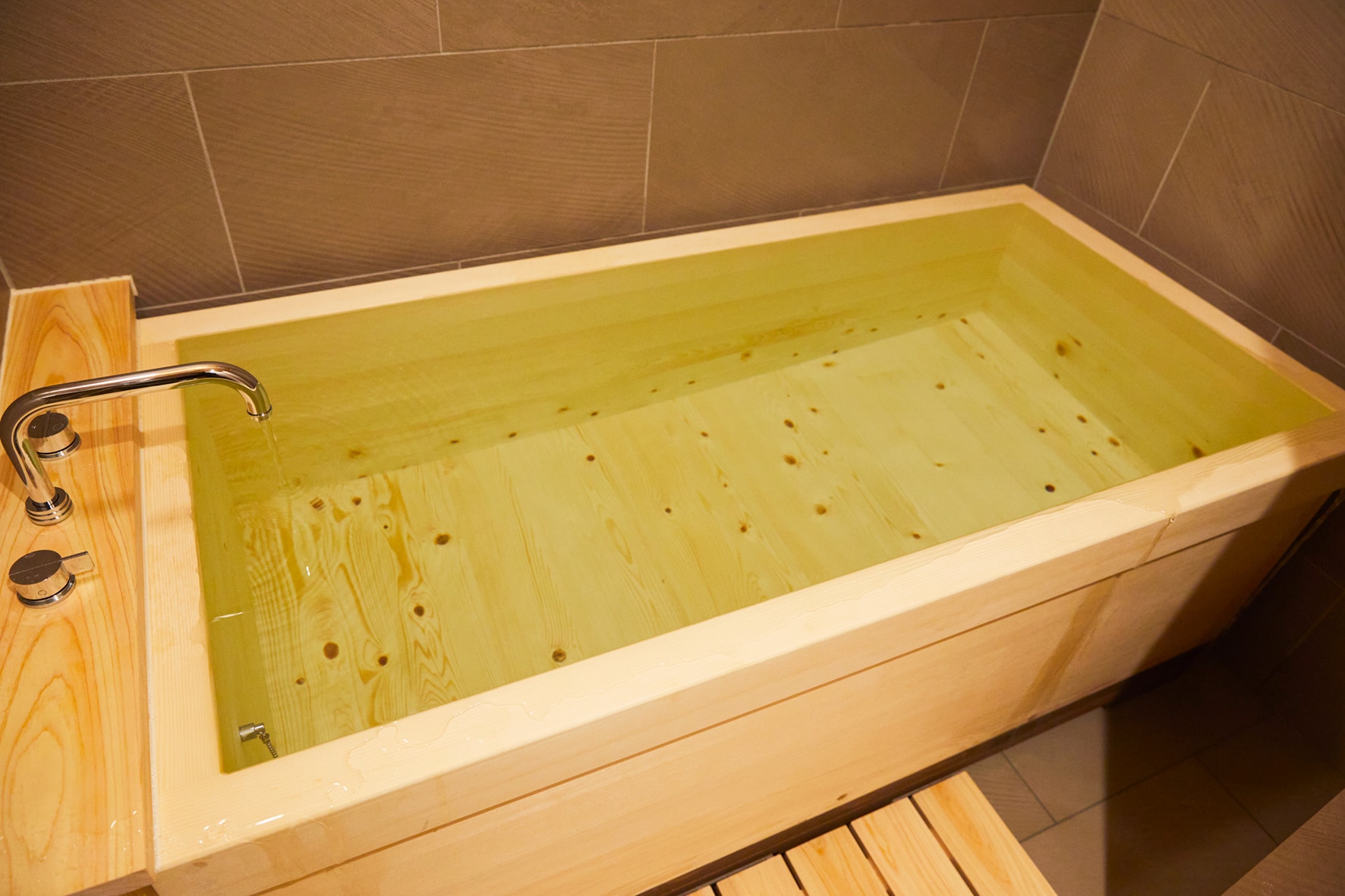 Japanese-Western style room with indoor hot spring bath "Satsuki"