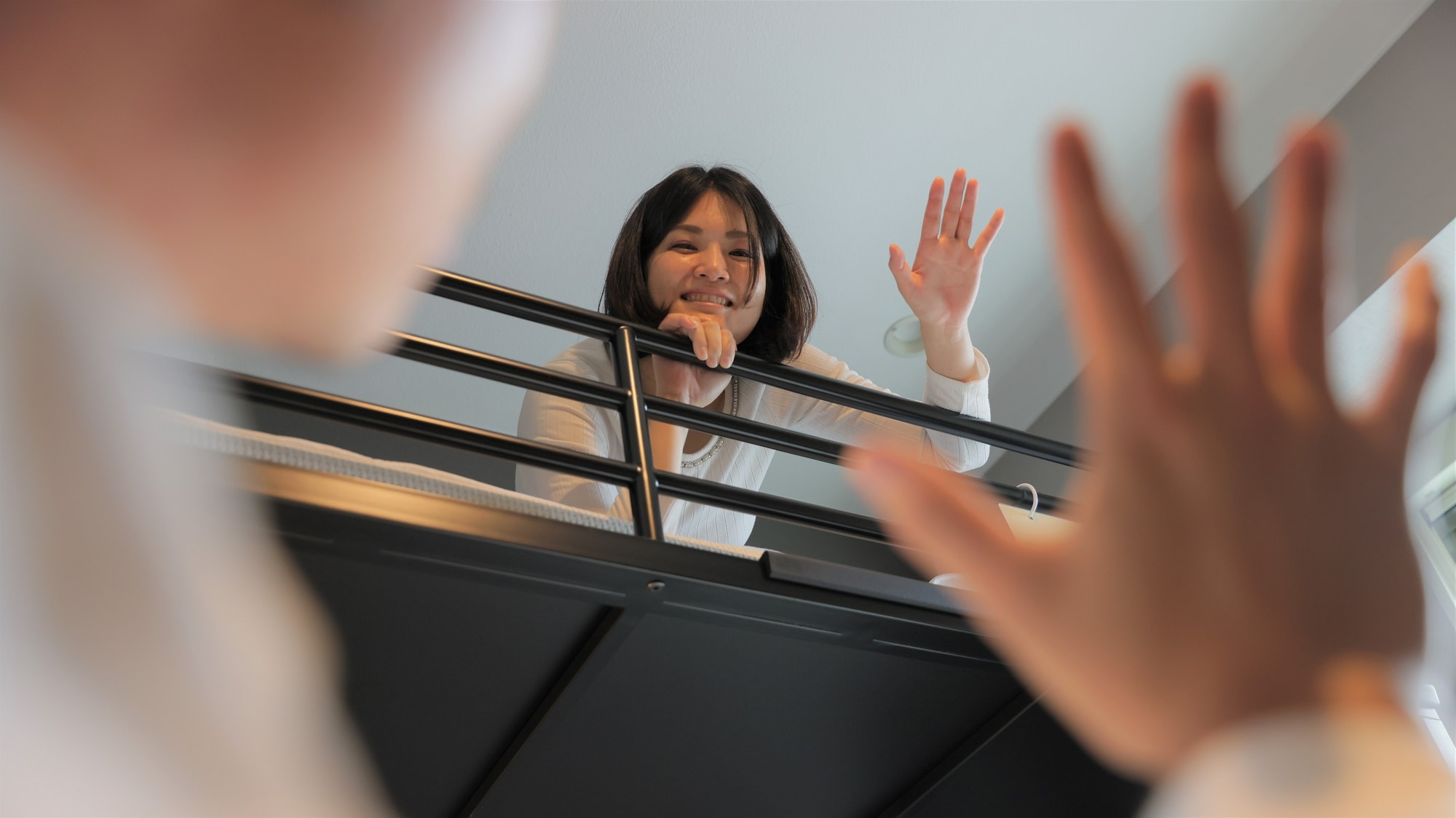 Comes with a loft bed that is popular with children.