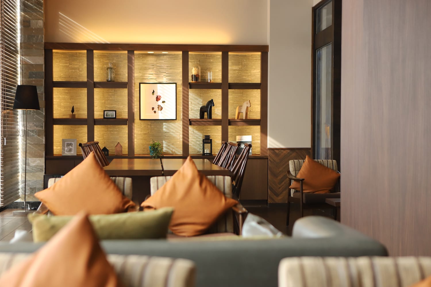 [Lobby Lounge] Limited time drinks on sale: Relax and unwind while enjoying reading a book.