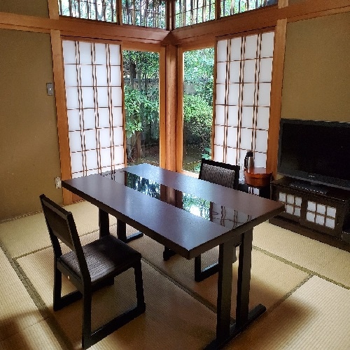 Lantai 1 [Pemandian terbuka + kamar mandi dalam ruangan] Kamar bergaya Jepang-Barat dengan taman kotak (jantung pria)