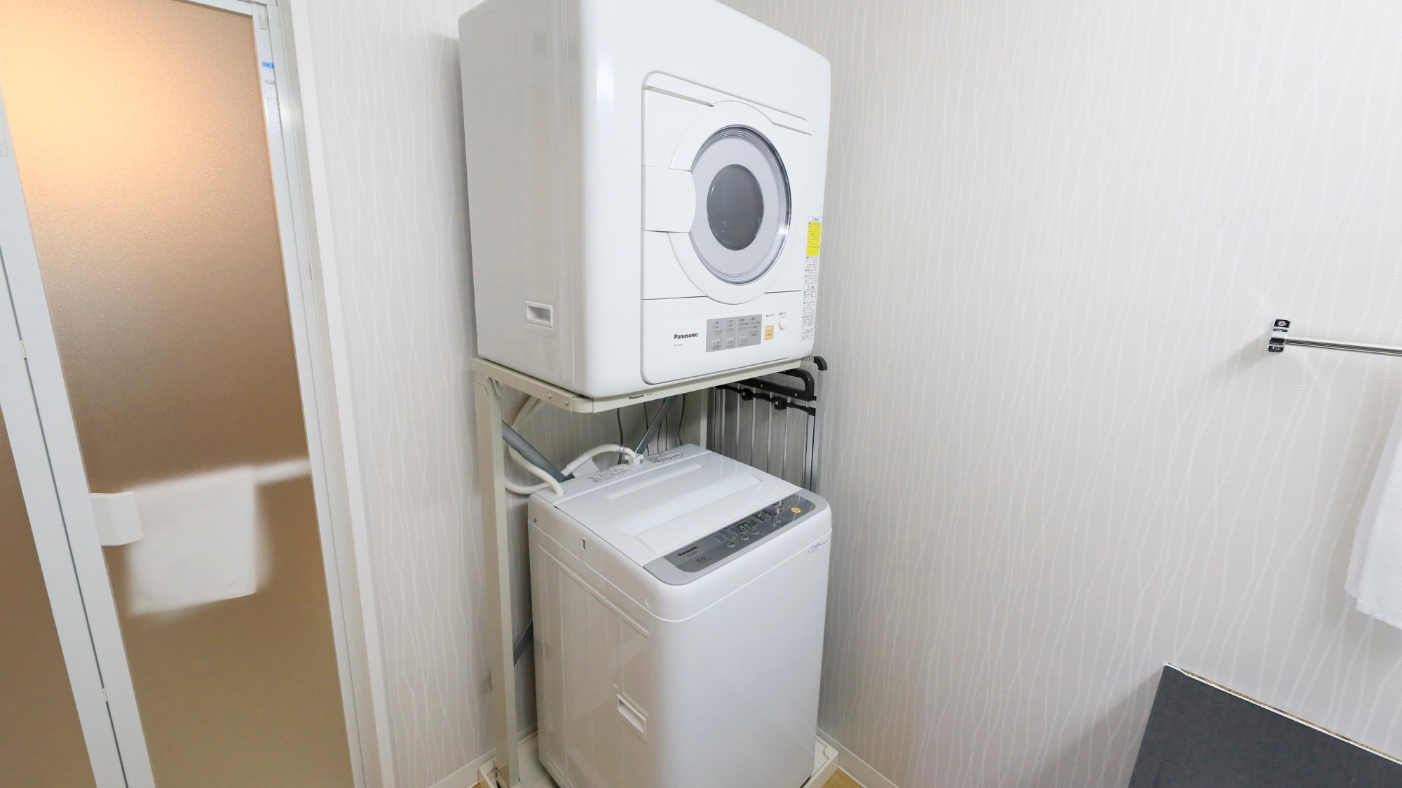 【可携带宠物的豪华客房示例】 房间内设施齐全，配有卫生间、洗衣机等。