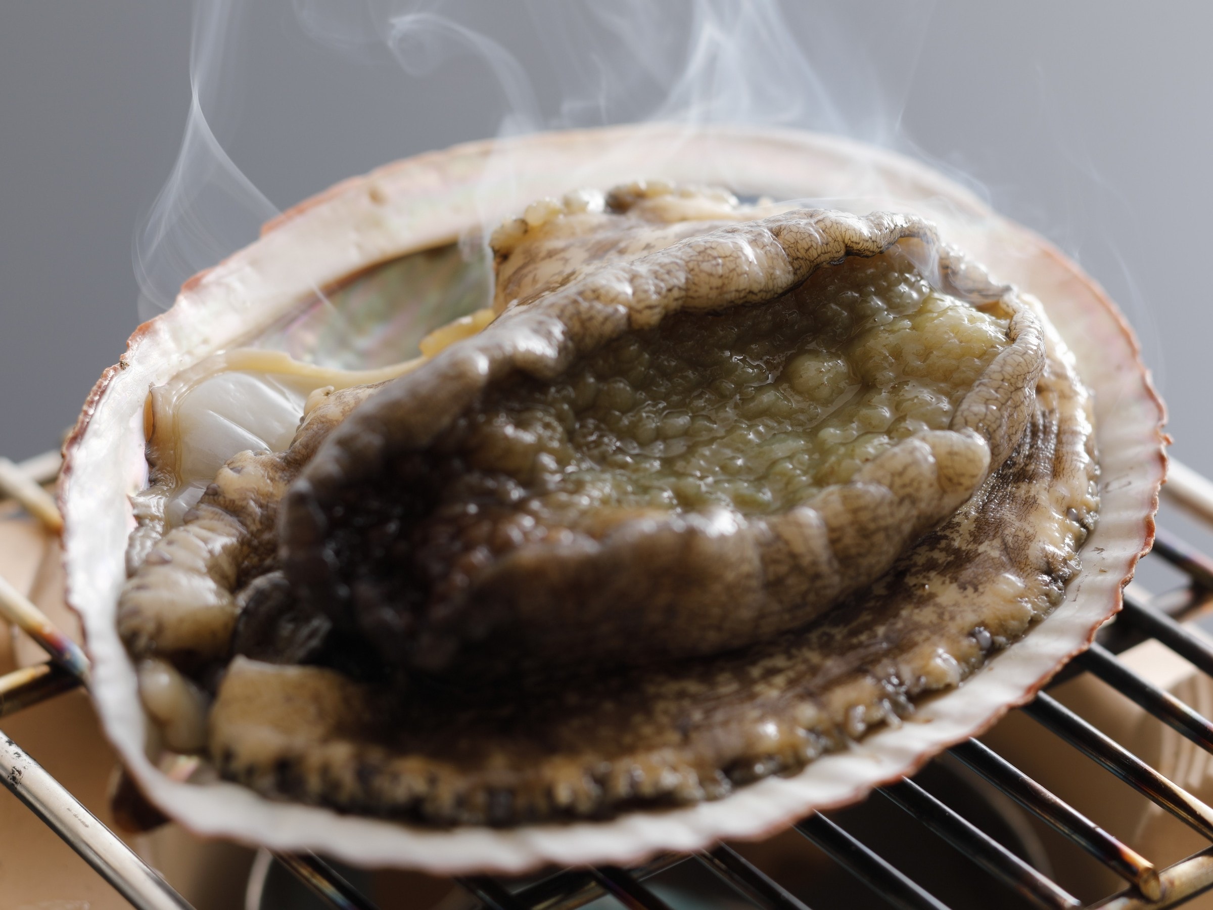 Grilled dancing abalone