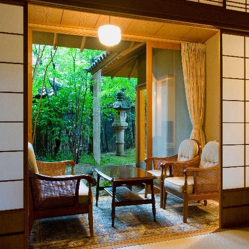 ชั้น 1 [อ่างอาบน้ำกลางแจ้ง + ห้องอาบน้ำในร่ม] ห้องสไตล์ญี่ปุ่น (12 เสื่อทาทามิ + 8 เสื่อทาทามิ) ขอบกว้างพร้อมกล่องสวน