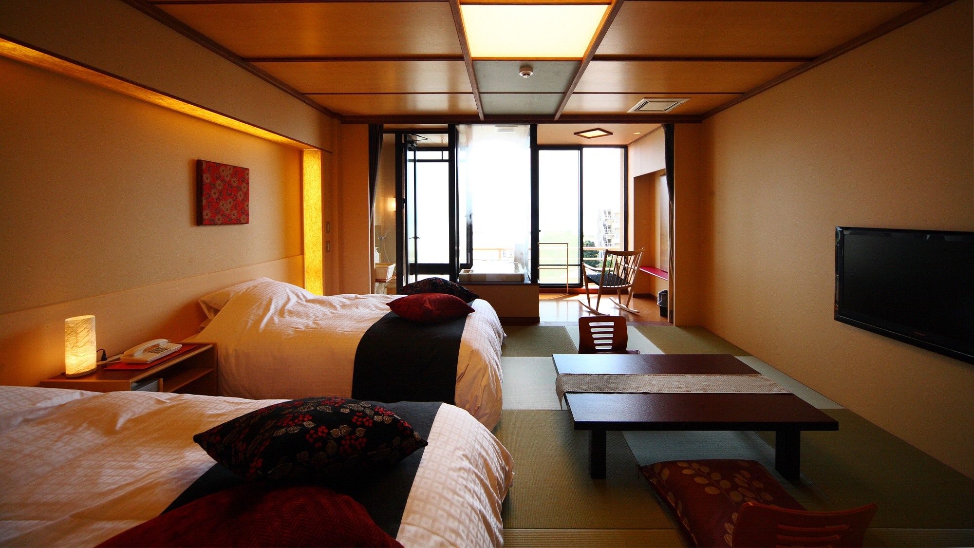 ``Elegance'' Japanese-Western style room with semi-open-air bath