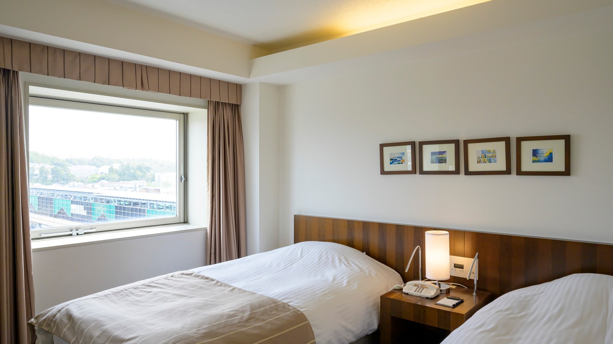 [Deluxe Twin] Enjoy a relaxing time while looking out at the view of Izumo city.