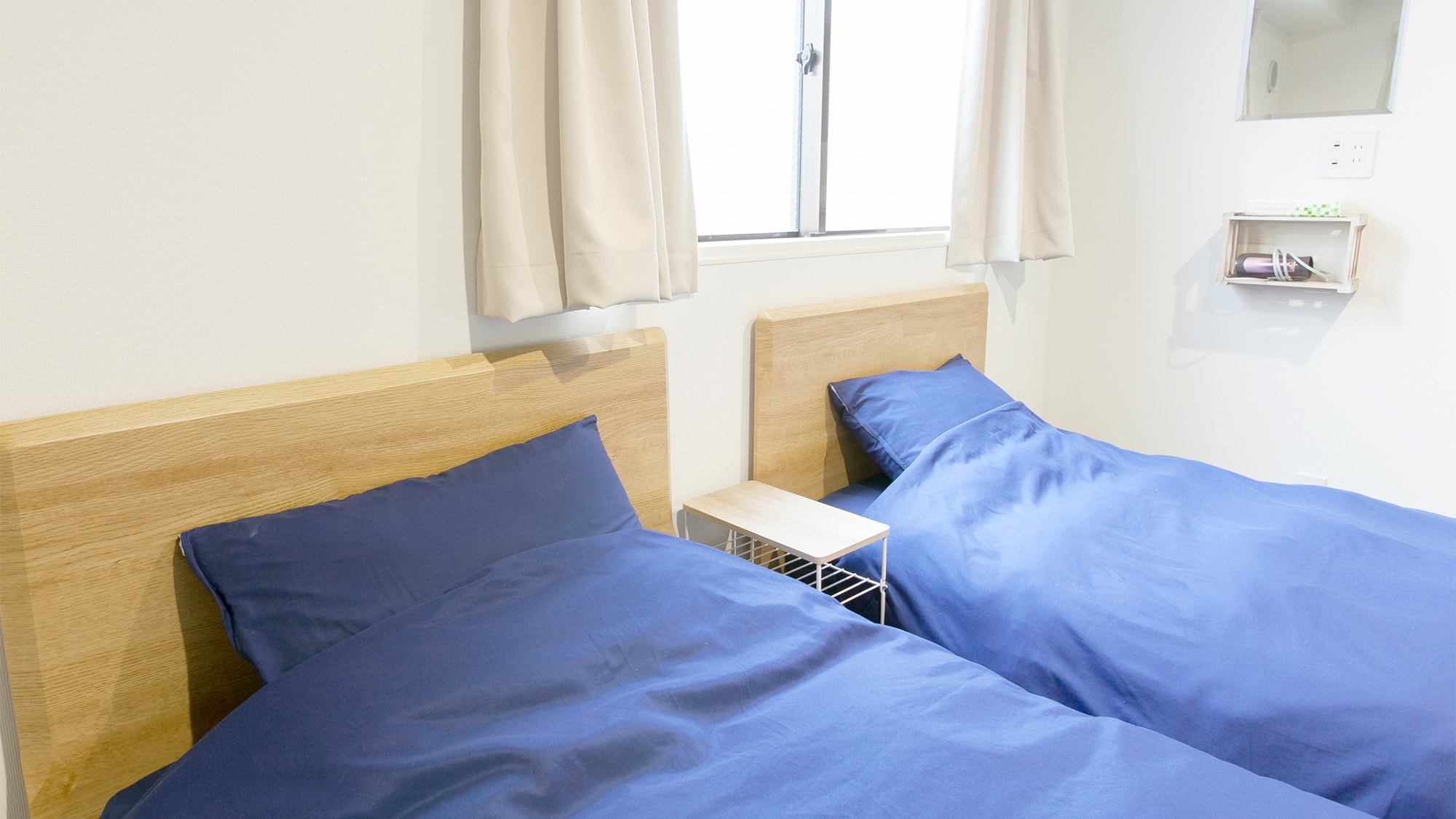 [Contoh kamar twin] Kamar dengan 2 tempat tidur single