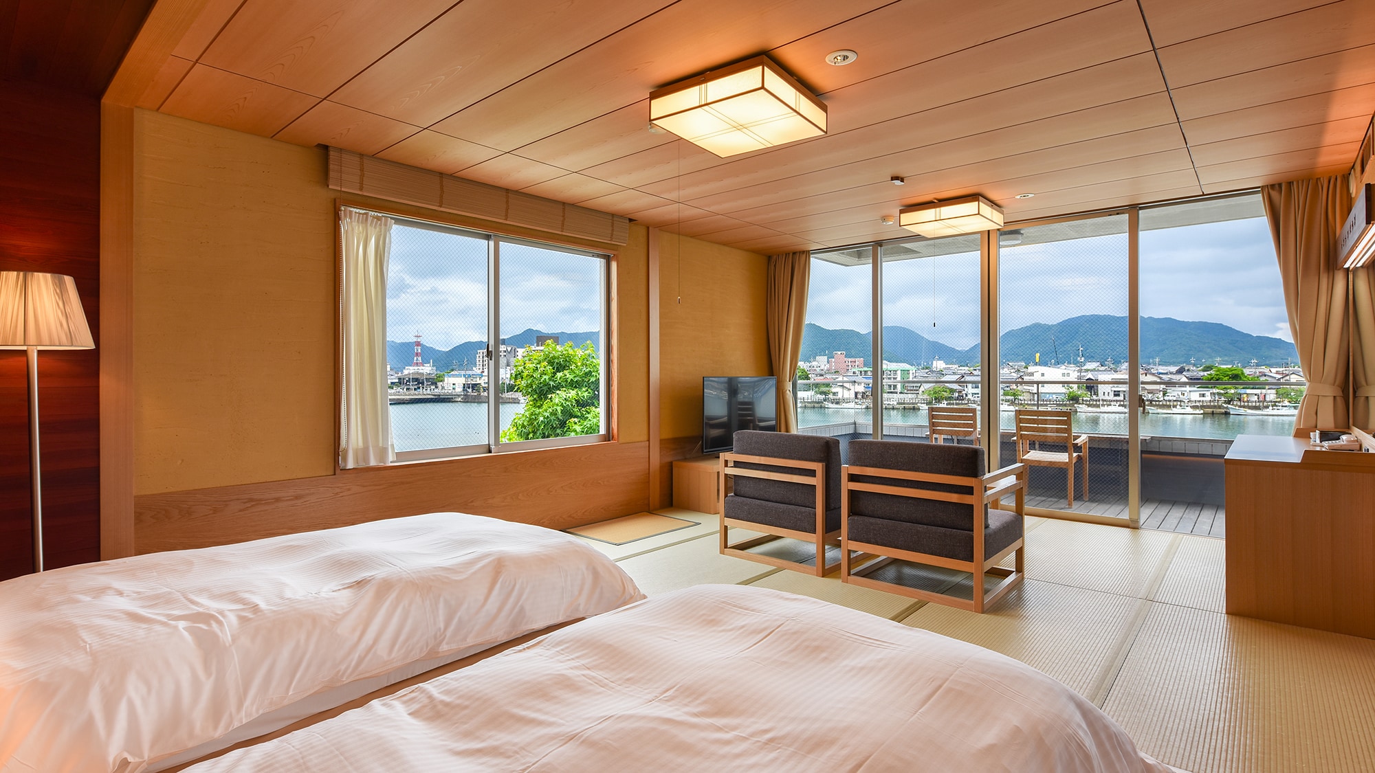 [Junior Suite (301)] The open view from the windows on two sides is appealing.