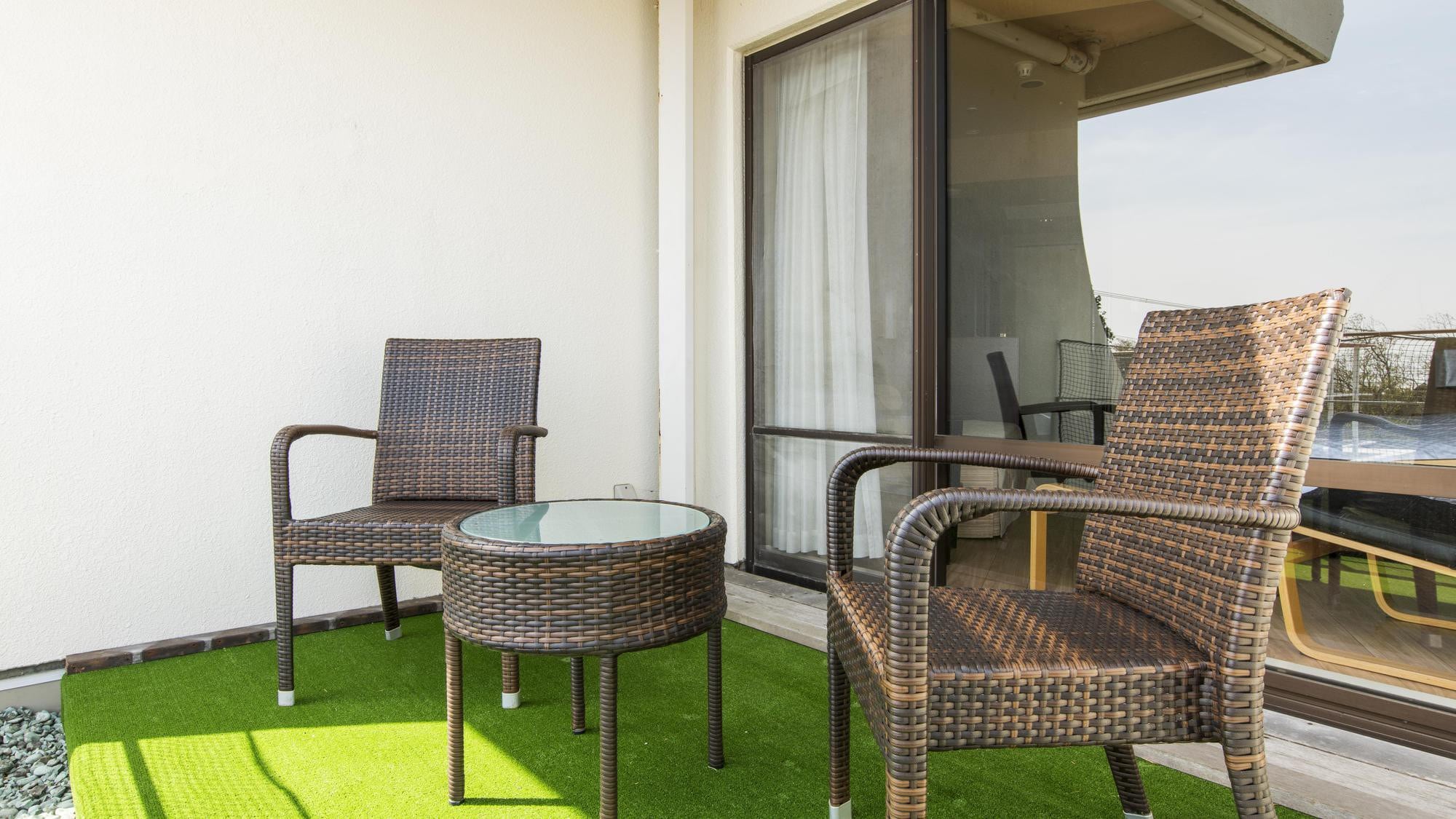 ห้องทวินเทอร์เรซขนาดใหญ่ (Terrace) : ห้องเทอร์เรซกว้างขวางขนาด 8 ตร.ม. เพียงพอสำหรับครอบครัวที่มีสุนัข