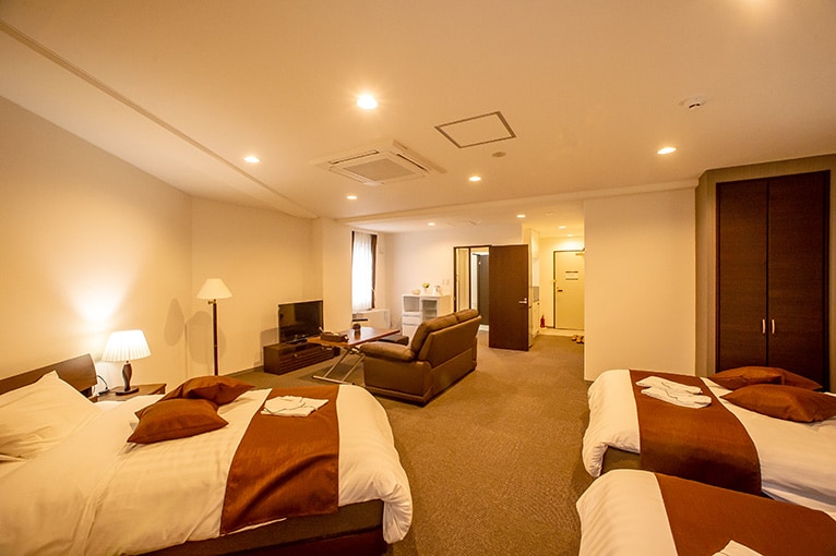 Common to Room 401.301 Bed side-Living room